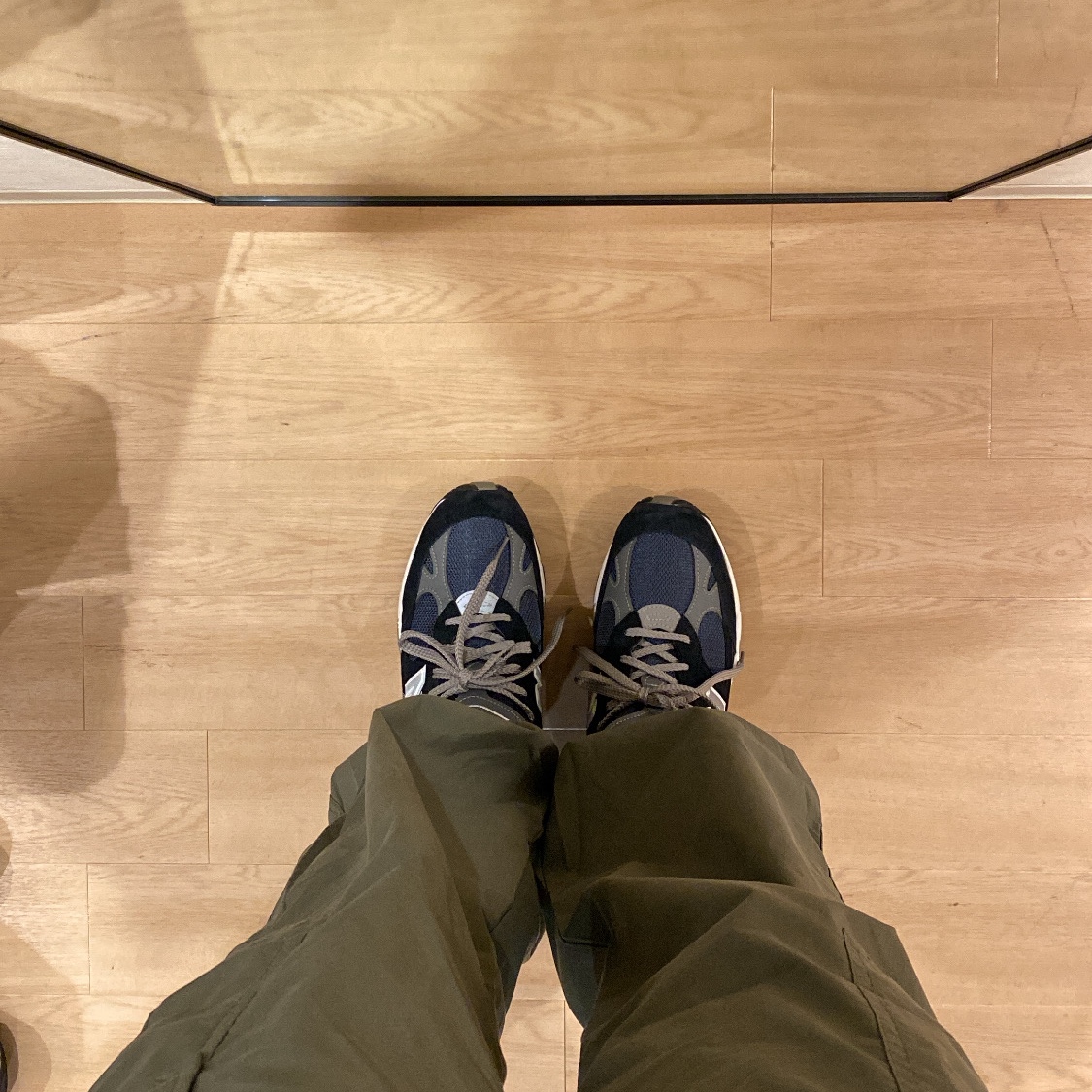 New Balance 991 Made in UK Navy, New Balance 990v4 Made in USA Grey Silver 착용 스타일 - 2