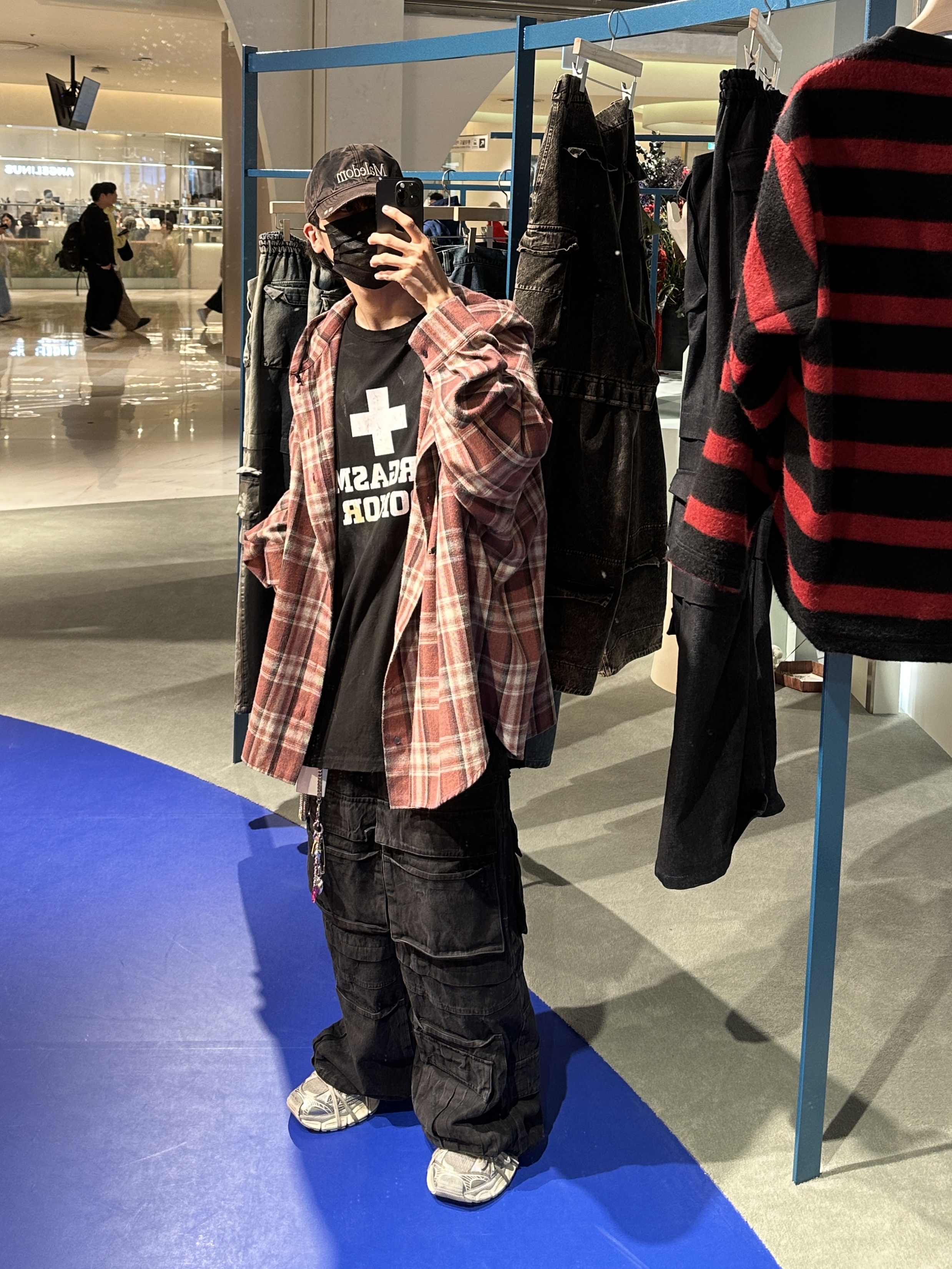 Ourpas 077 Check Hoodie Cherry 착용 스타일 - 1