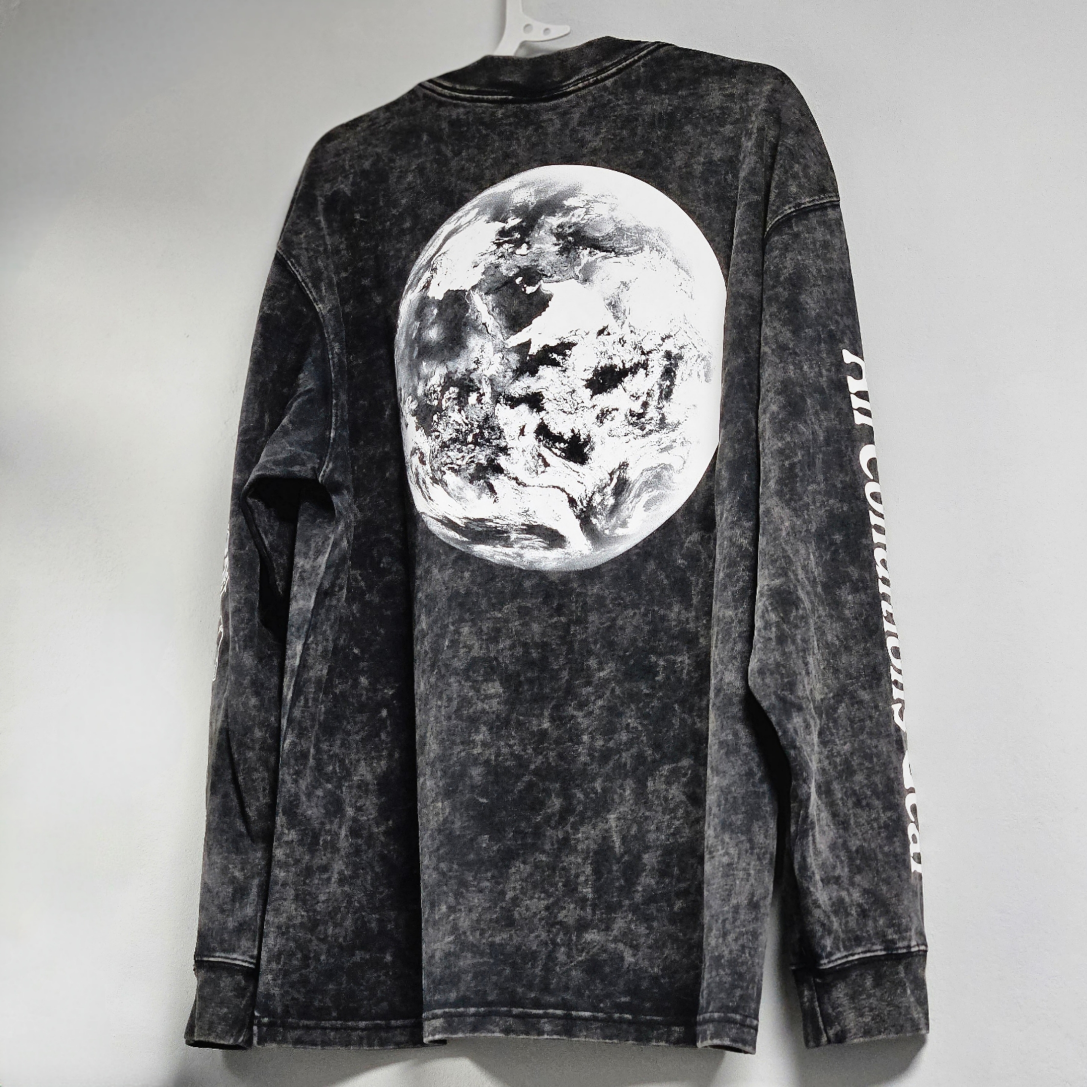 Nike ACG Earth Long Sleeve T-Shirt Black 착용 스타일 - 1