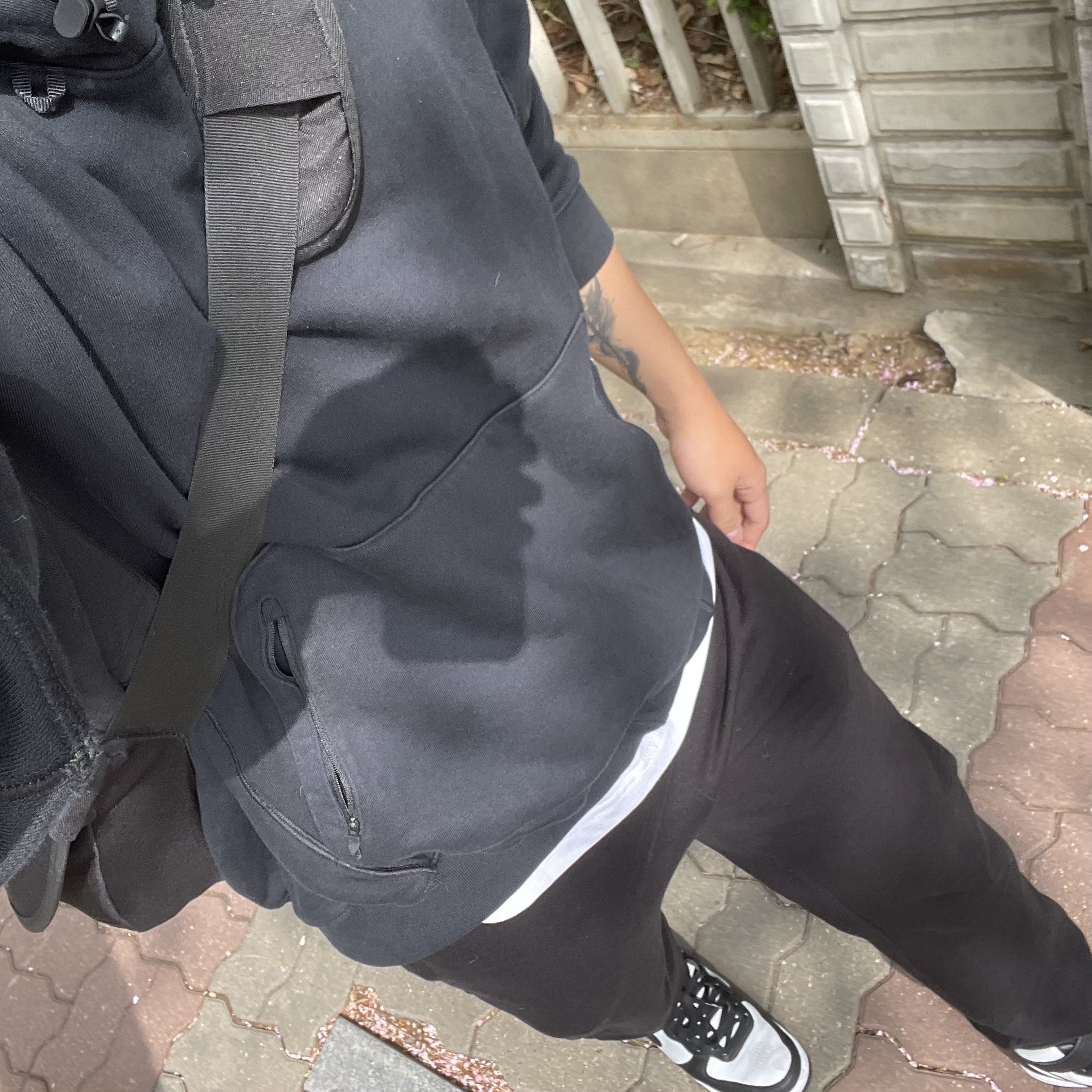 Nike x Stussy Air Force 1 '07 Mid SP Black and Light Bone, Nike x Off-White NRG Fleece Hoodie Black - Asia 착용 스타일