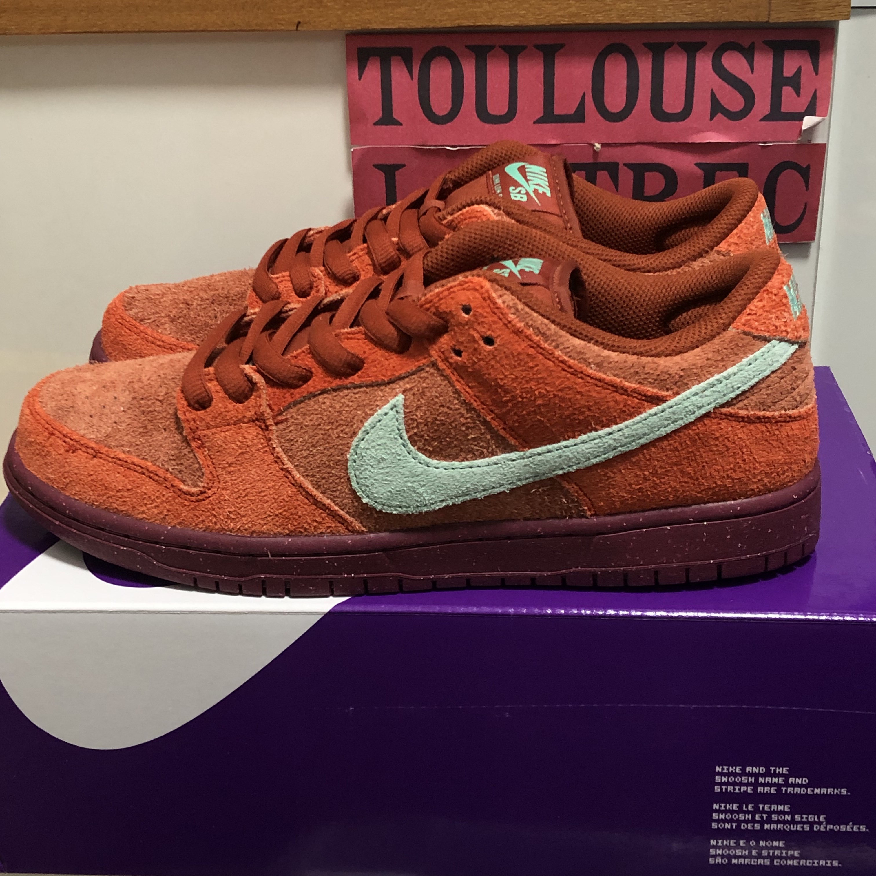Nike SB Dunk Low Pro Premium Mystic Red and Rosewood 착용 스타일