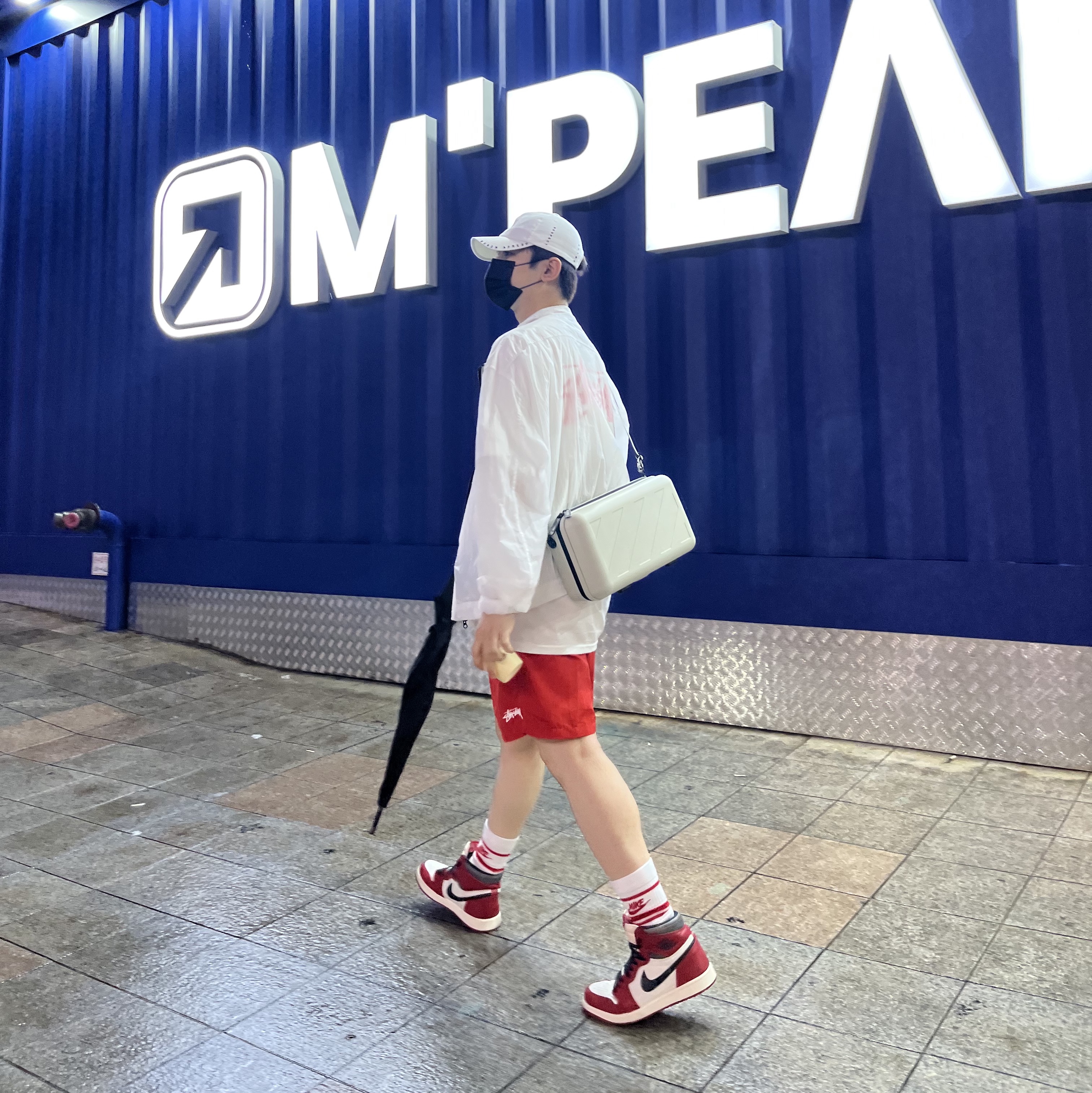 Stussy Stock Water Shorts Bright Red, Off-White x Amore Pacific Protection Box (Without Cosmetics) 착용 스타일 - 1