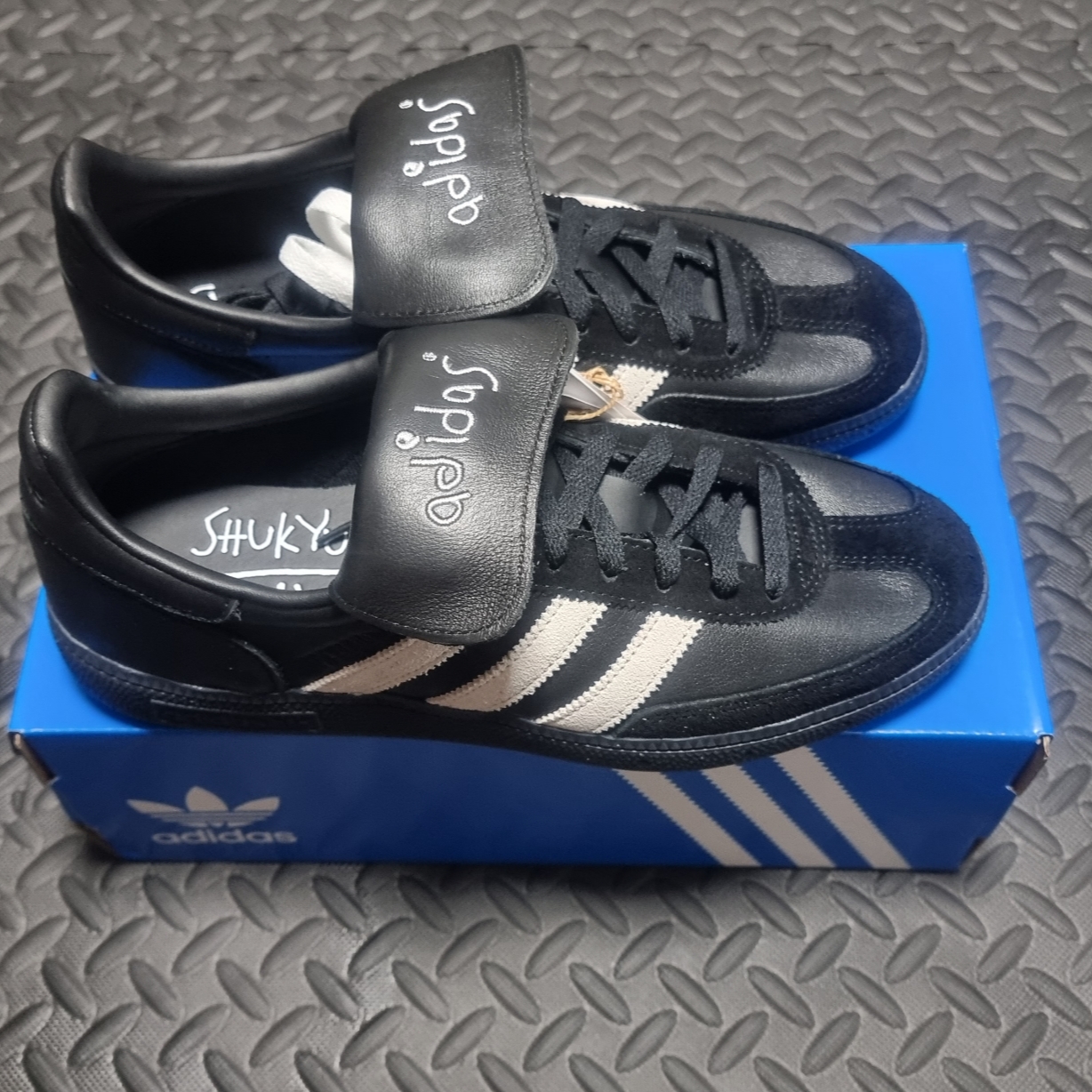 Adidas Spezial Handball Core Black Cloud White 착용 스타일