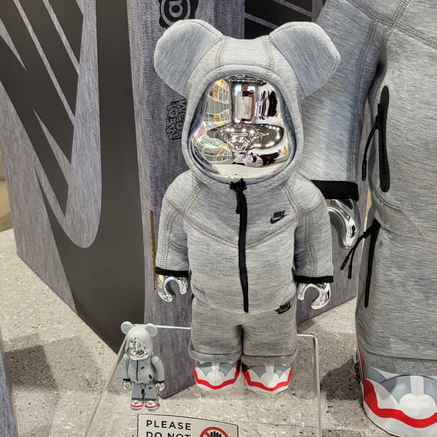 Bearbrick x Nike Tech Fleece N98 100% & 400& Set 착용 스타일 - 2