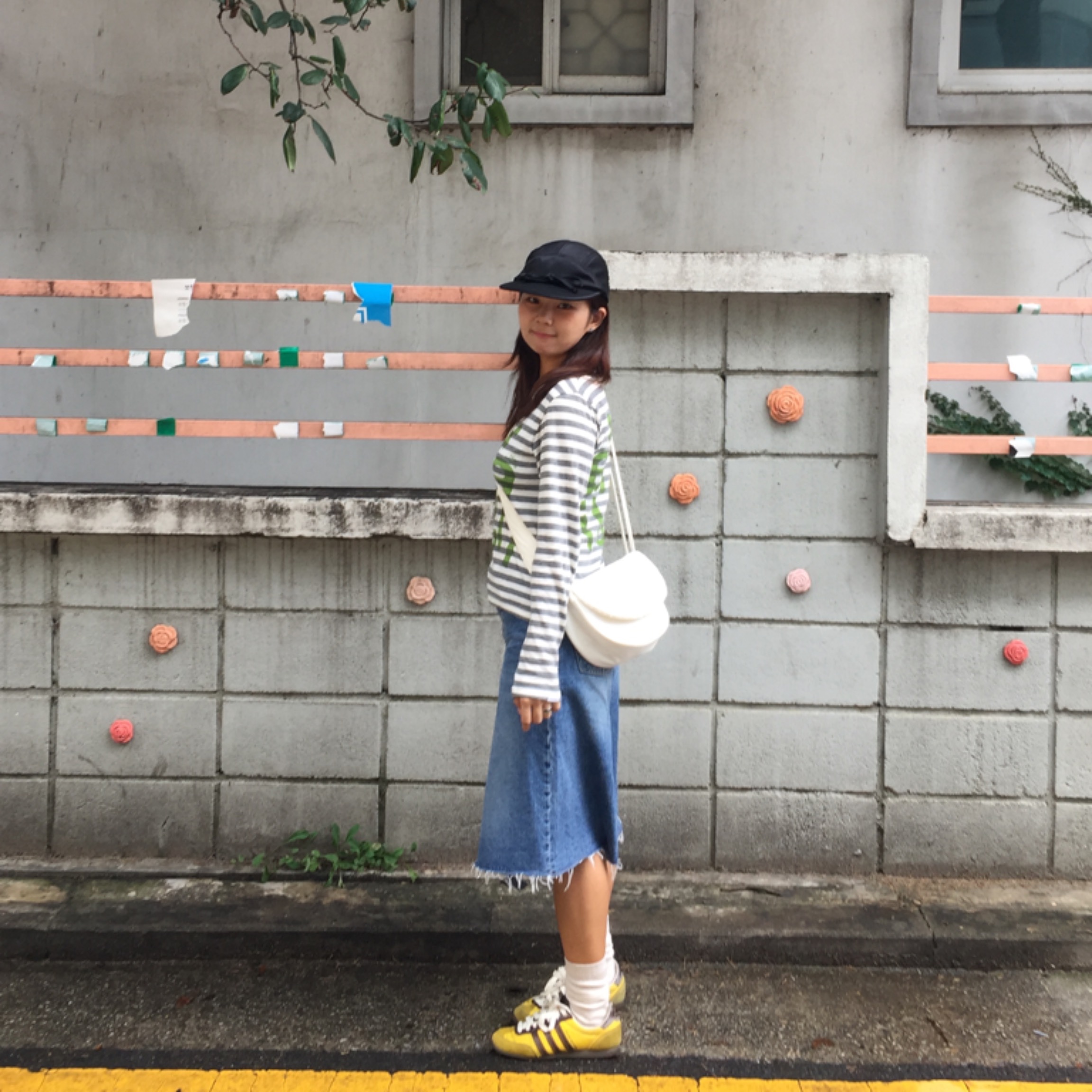 Adidas x Wales Bonner Japan Shoes Hazy Yellow Dark Brown, [KREAM 단독] Safarispot Women 1/2 Ticketing Stripe Border Tee Gray 착용 스타일 - 1