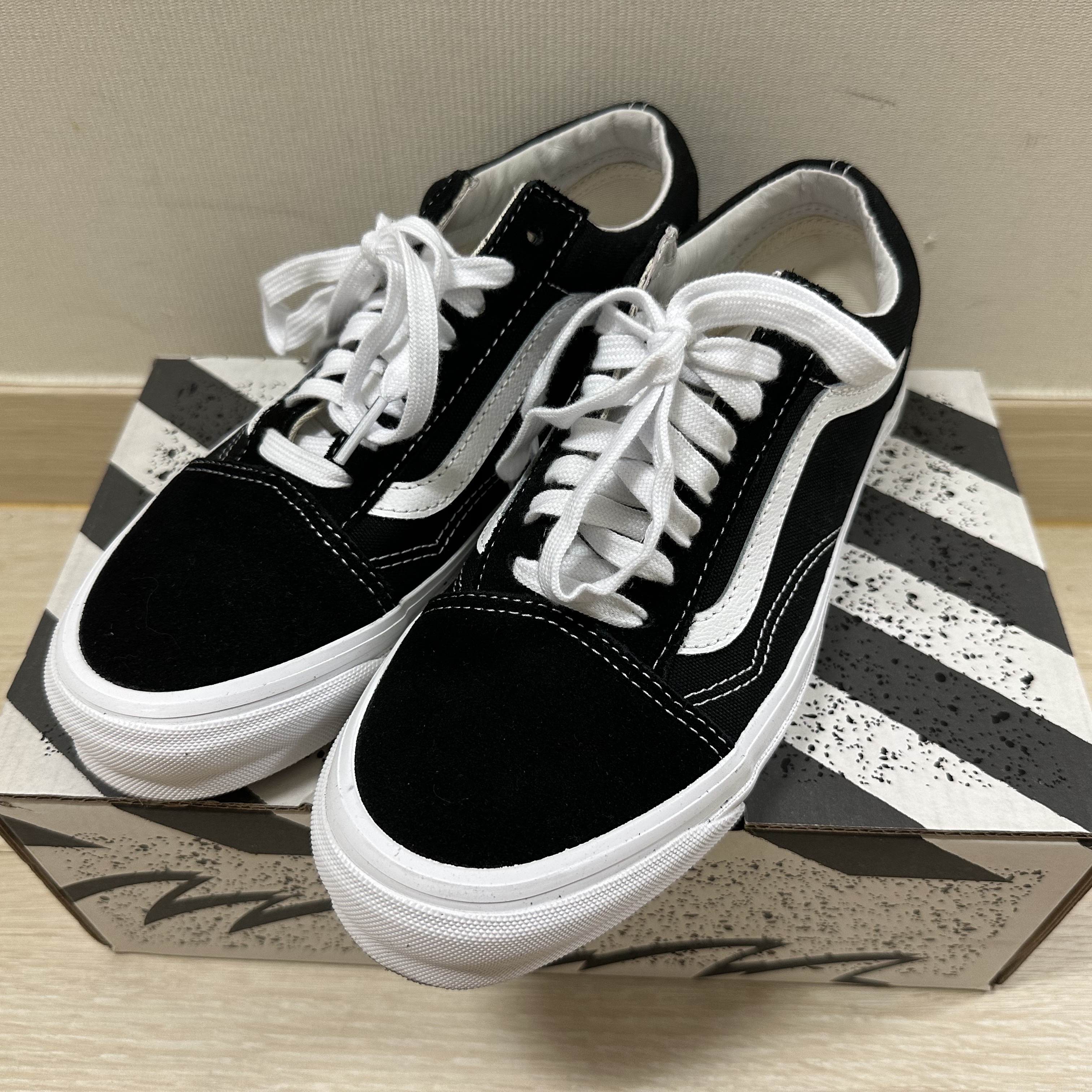 Vans Vault OG Old Skool LX Black 착용 스타일 - 1
