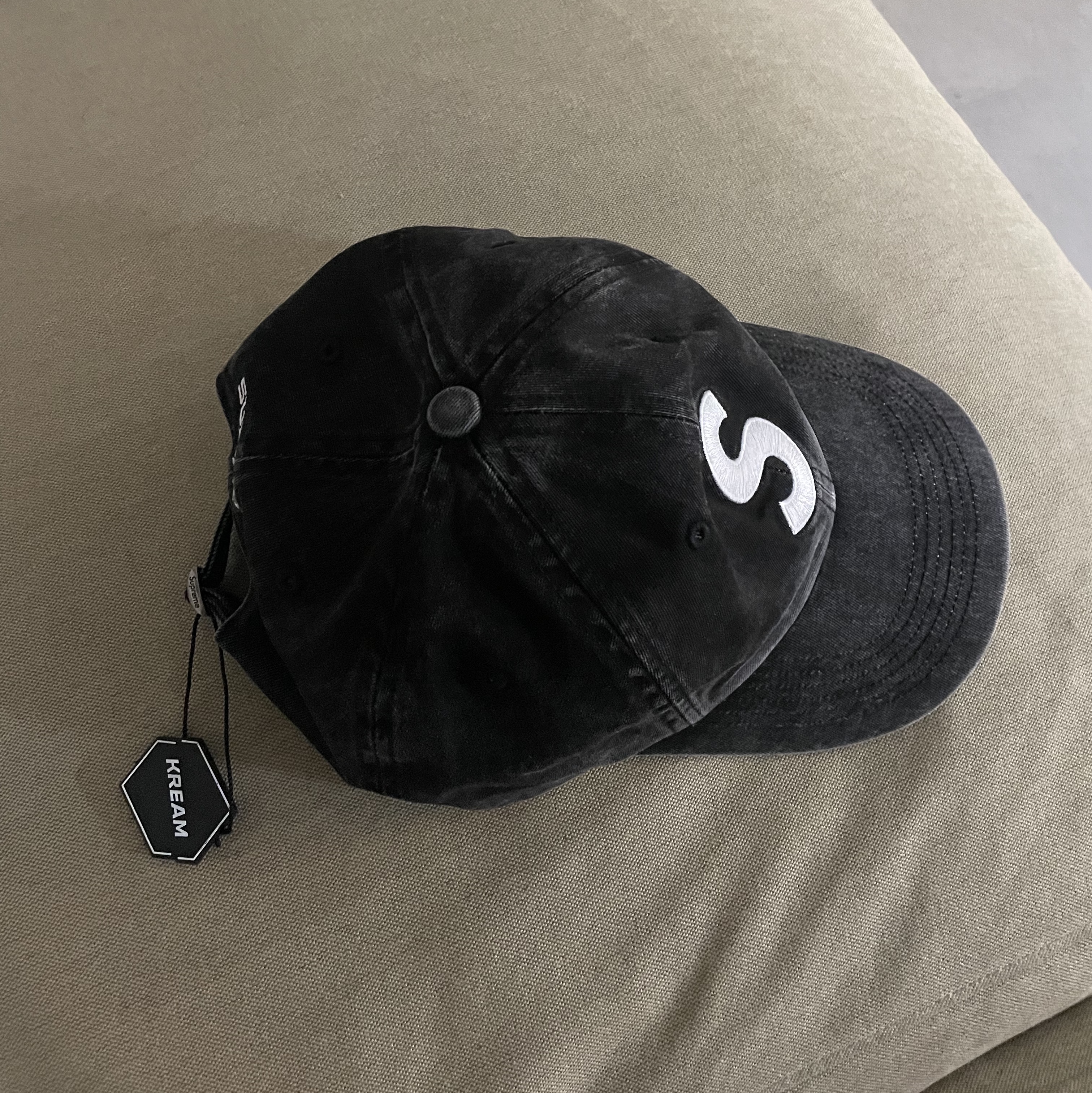 Supreme Pigment Print S Logo 6-Panel Black - 23FW 착용 스타일