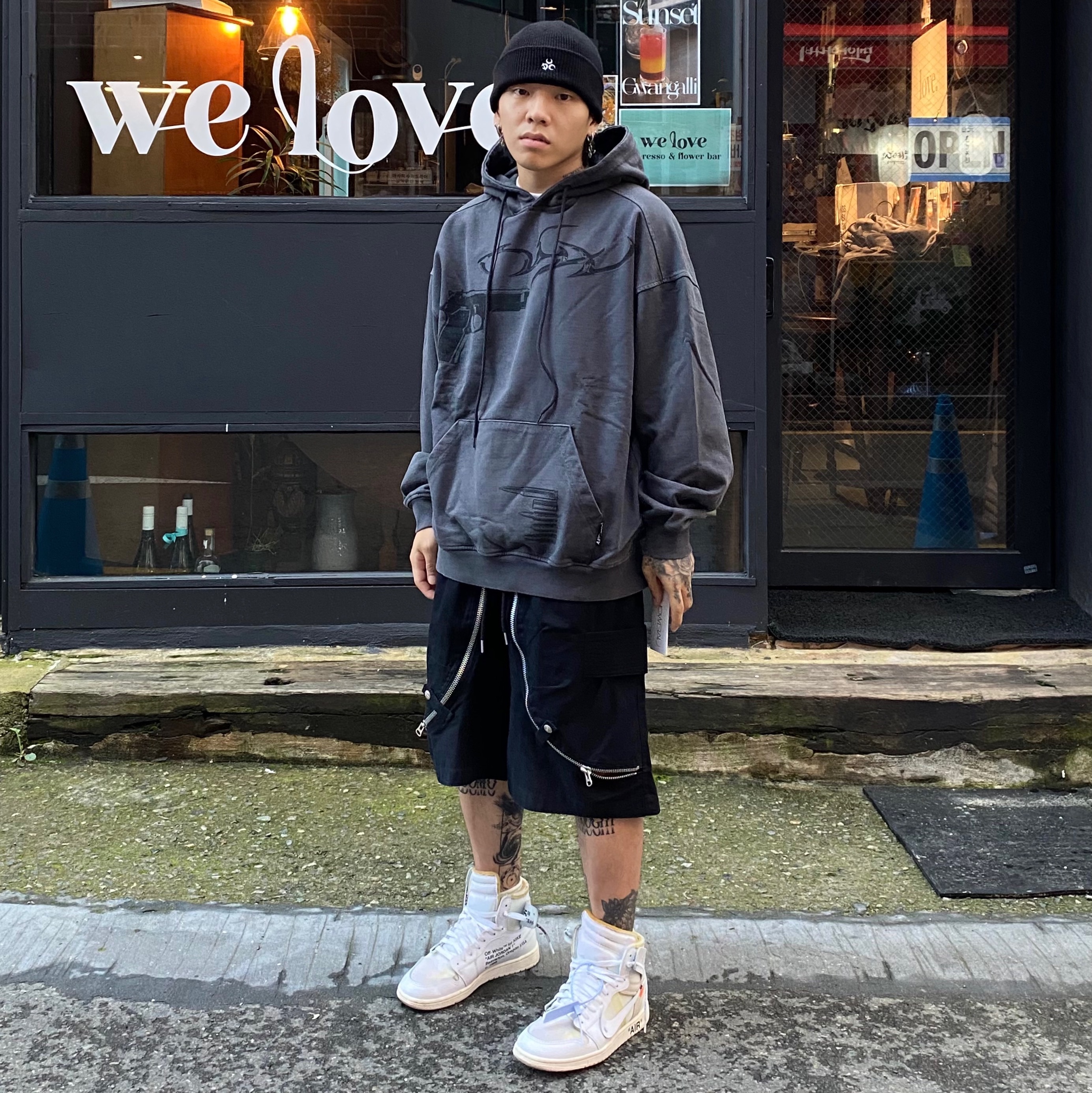 Jordan 1 x Off-White Retro High White 착용 스타일 - 2
