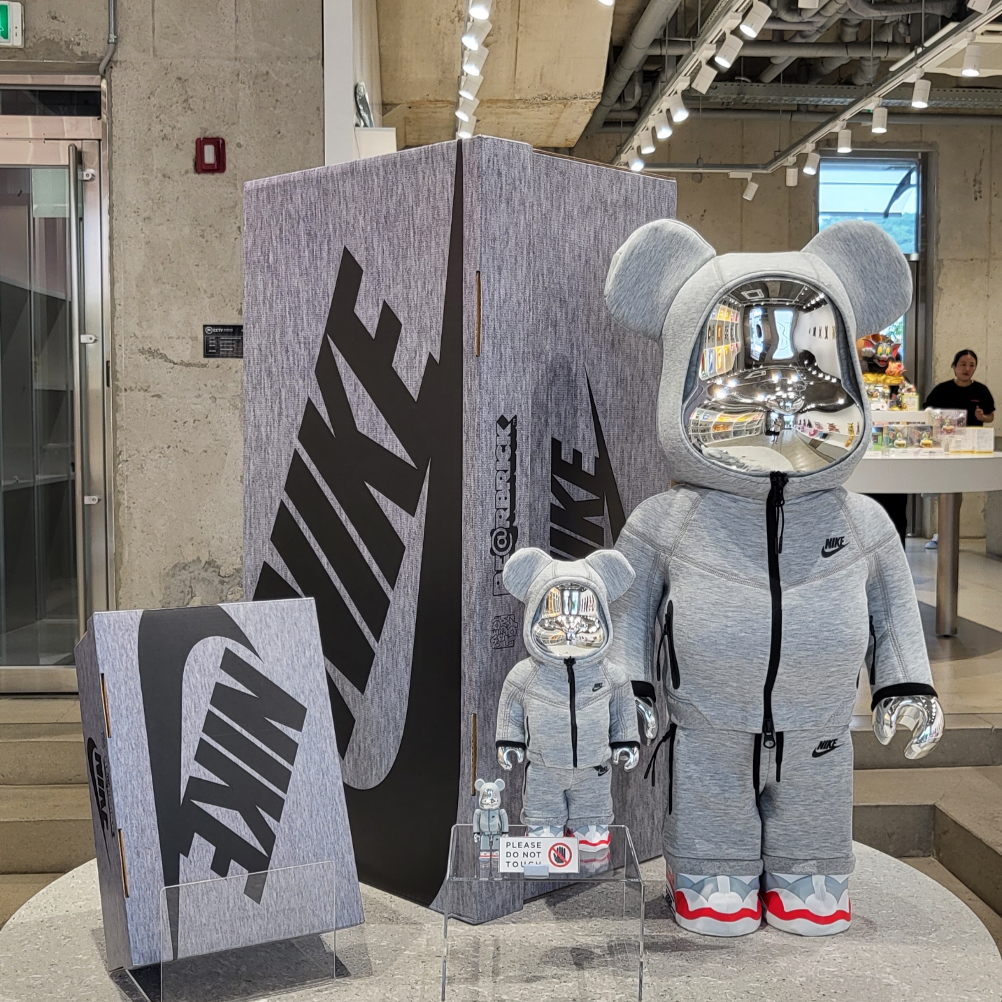 Bearbrick x Nike Tech Fleece N98 100% & 400& Set 착용 스타일 - 1