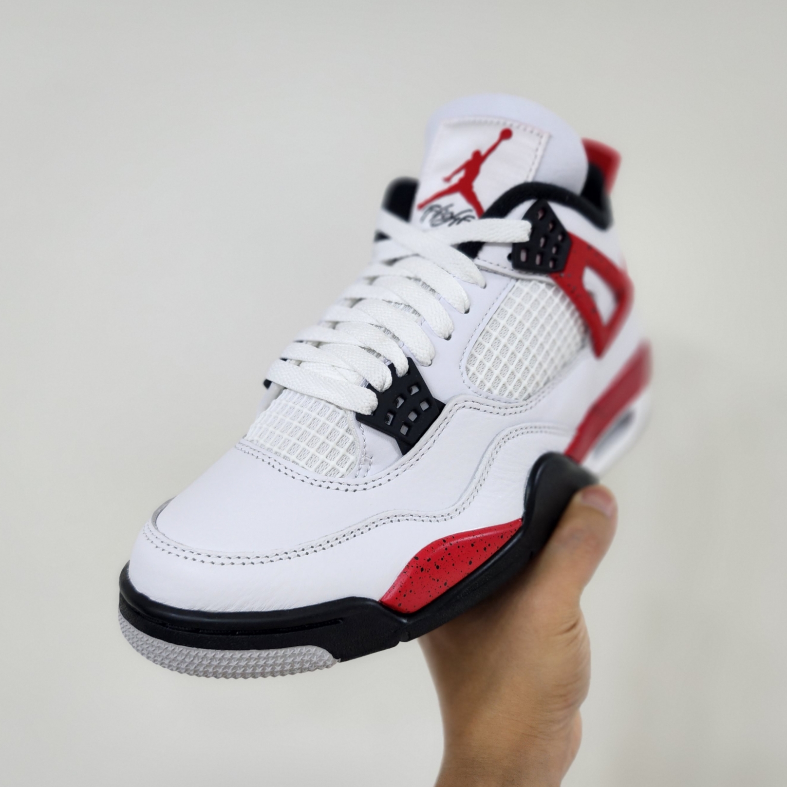 Jordan 4 Retro Red Cement 착용 스타일 - 1