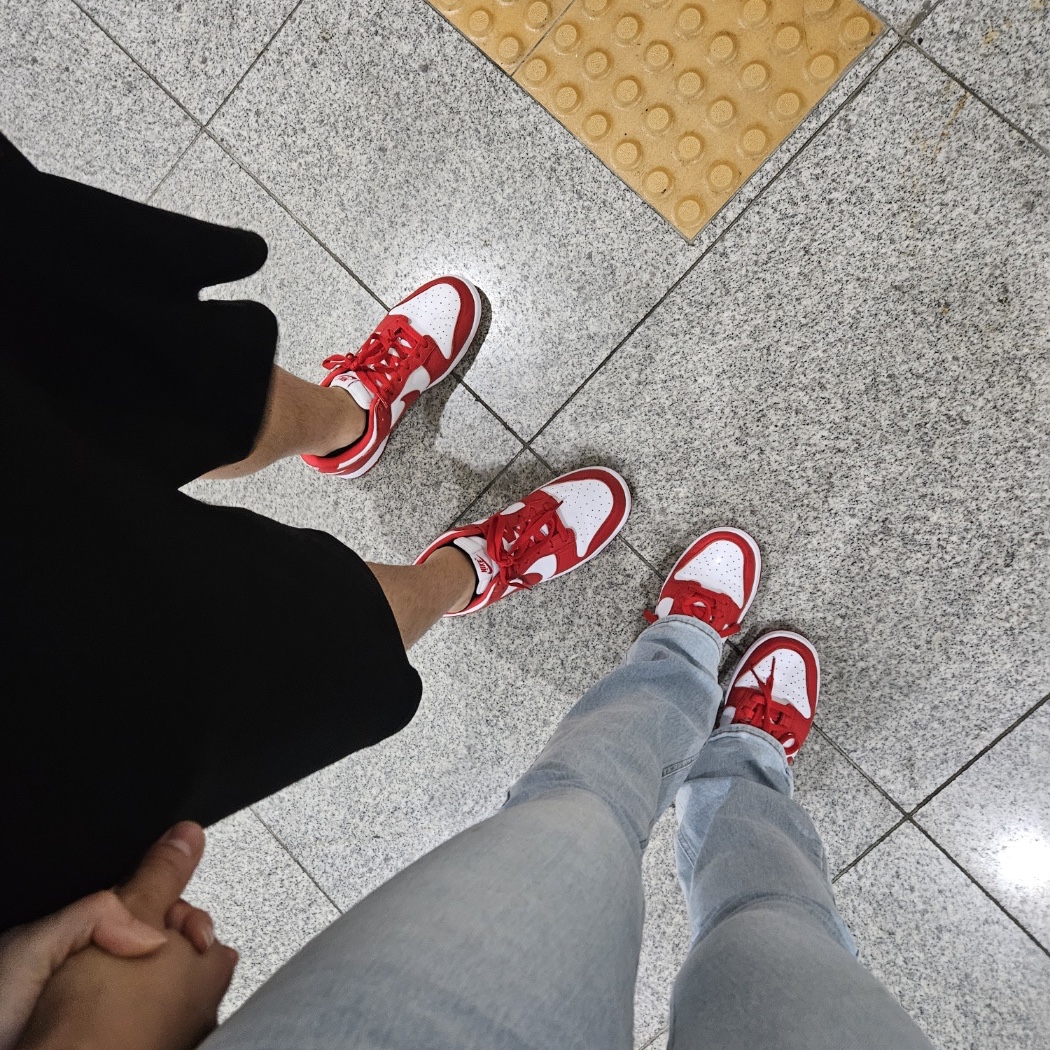 Nike Dunk Low SP White and University Red 2023 착용 스타일 - 1