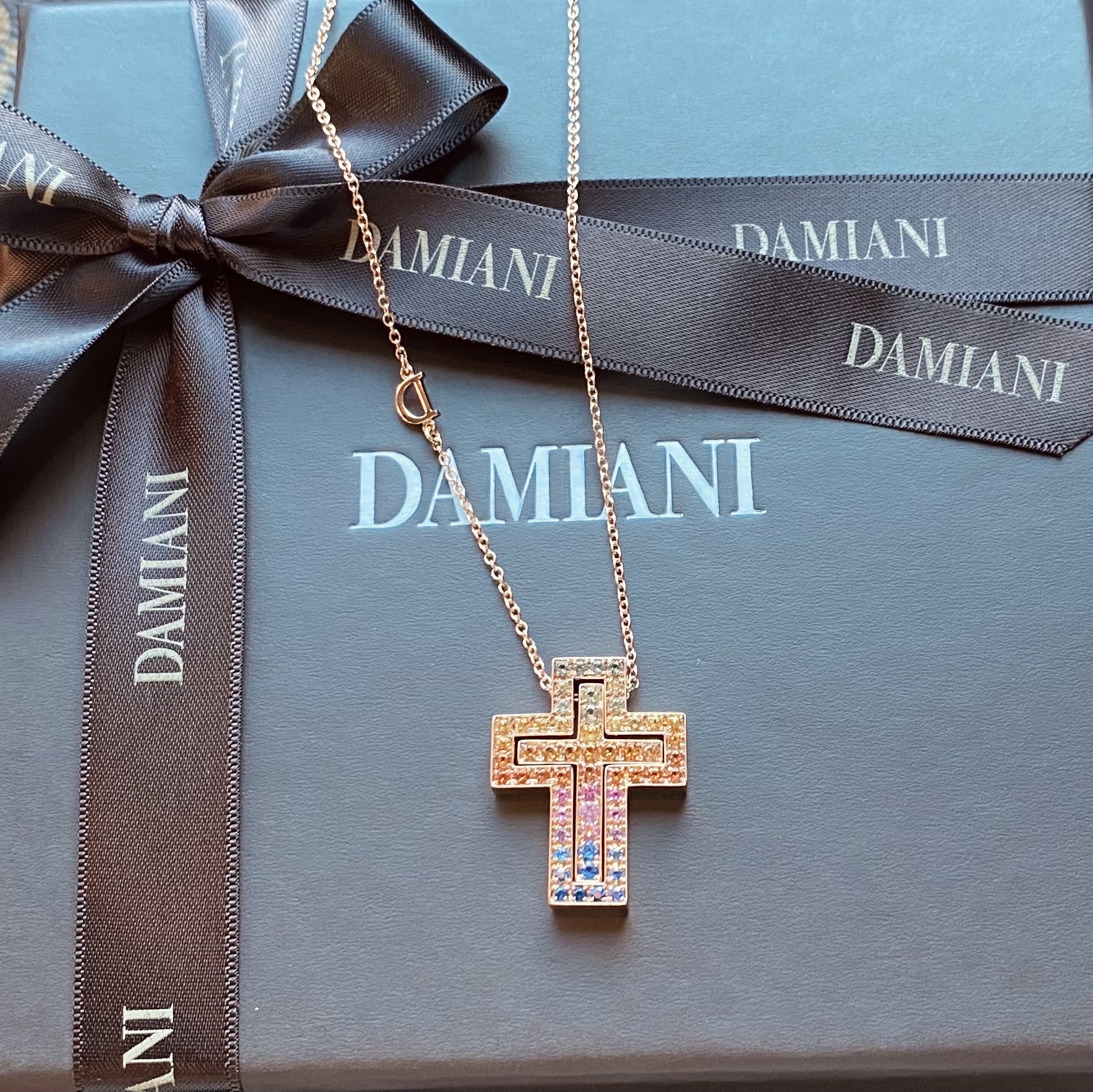 Damiani Belle Epoque Rainbow Sapphires 20x26mm Necklace Pink Gold 착용 스타일 - 3