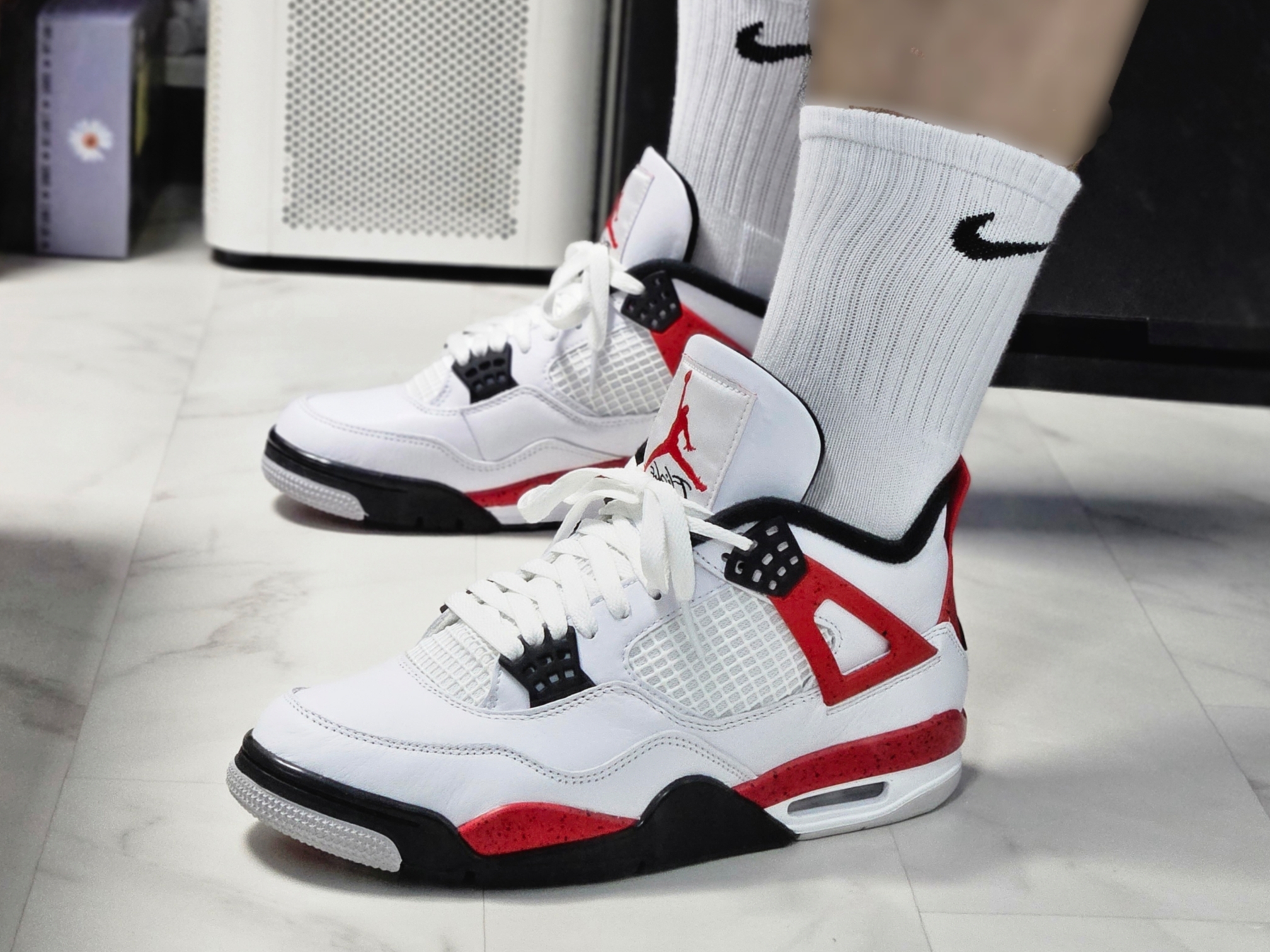 Jordan 4 Retro Red Cement 착용 스타일 - 1