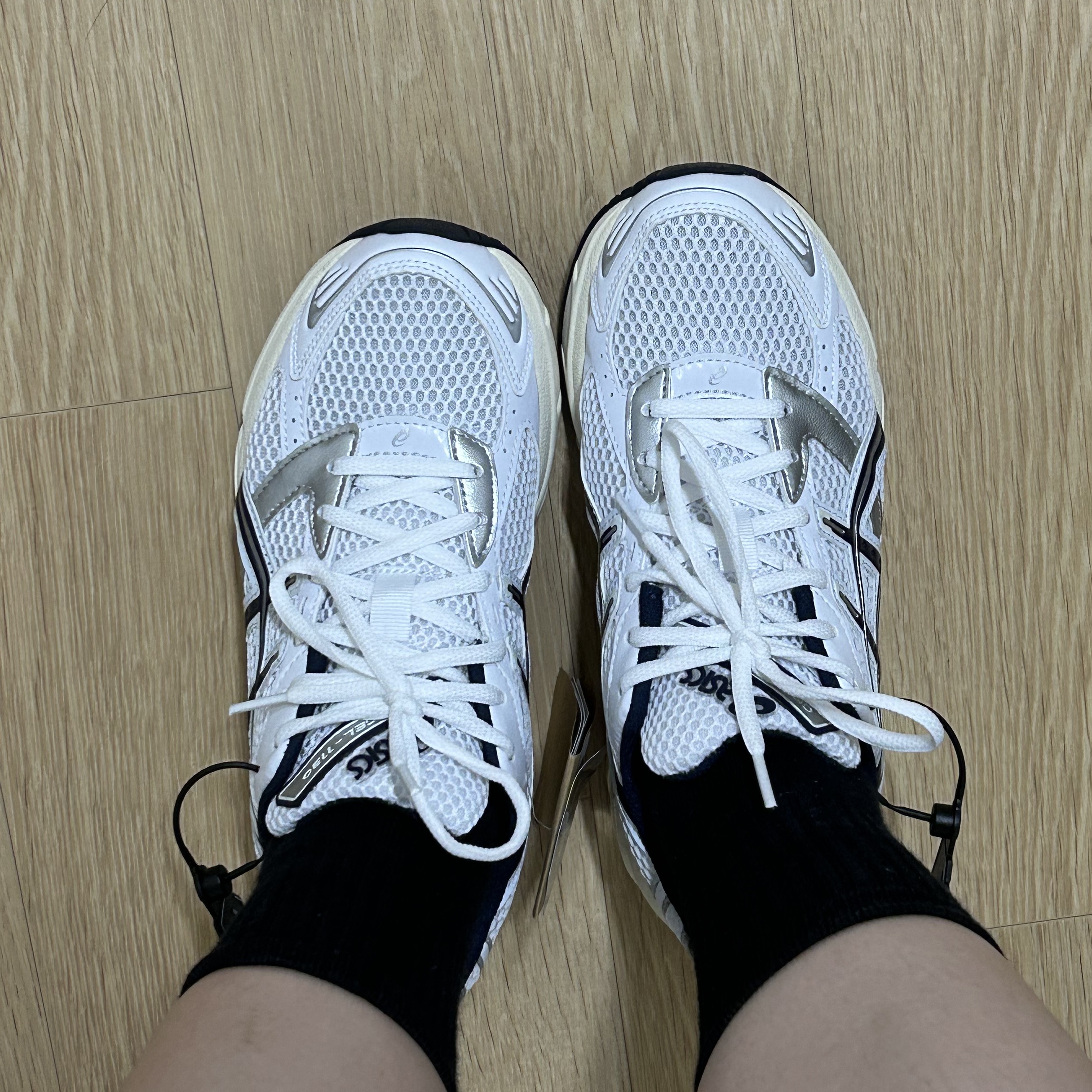 (W) Asics Gel-1130 White Midnight 착용 스타일 - 2