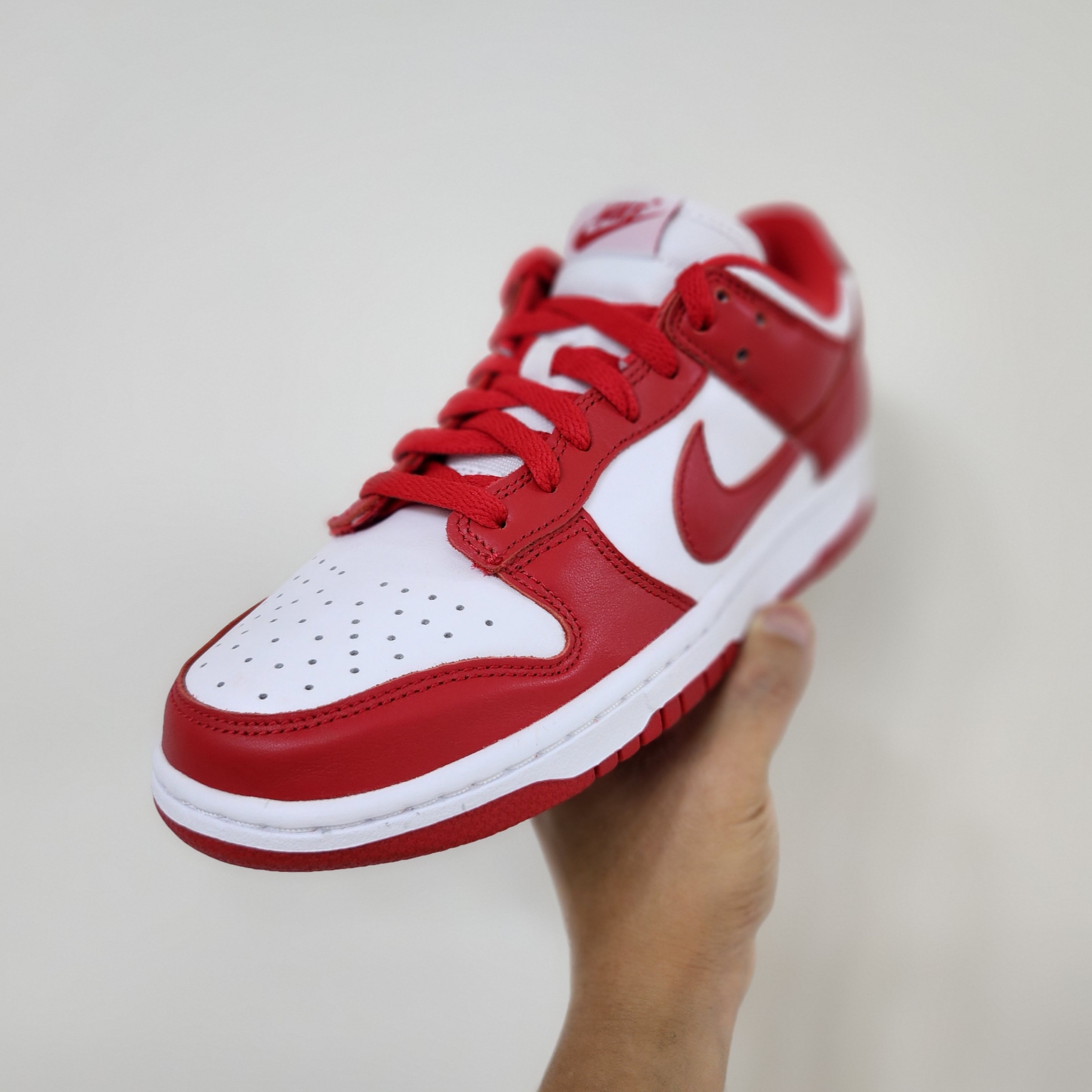 Nike Dunk Low SP White and University Red 2023 착용 스타일 - 1