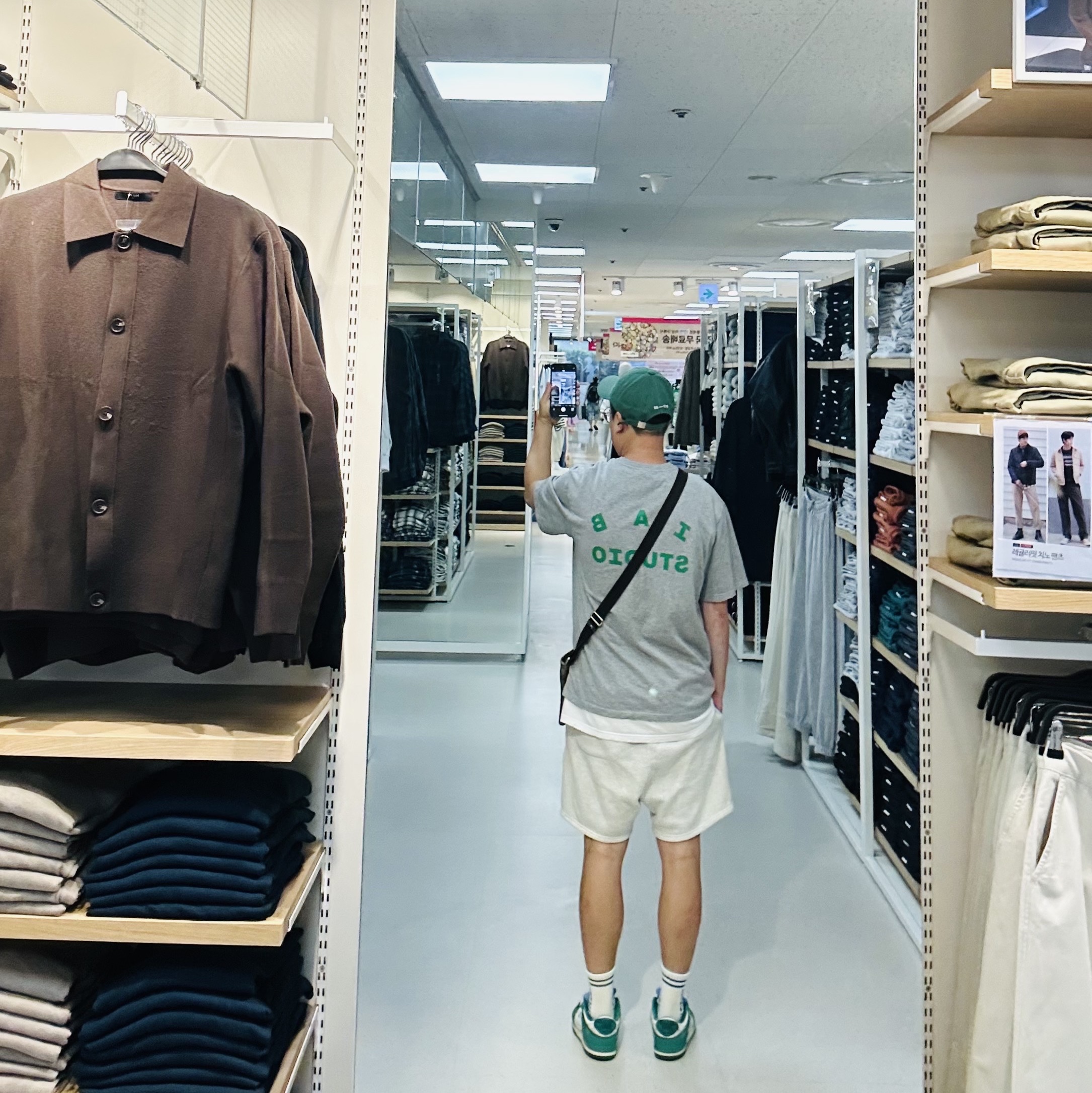 Emis Wappen Ball Cap Green, IAB Studio T-Shirt Gray Green - 22FW 착용 스타일 - 2
