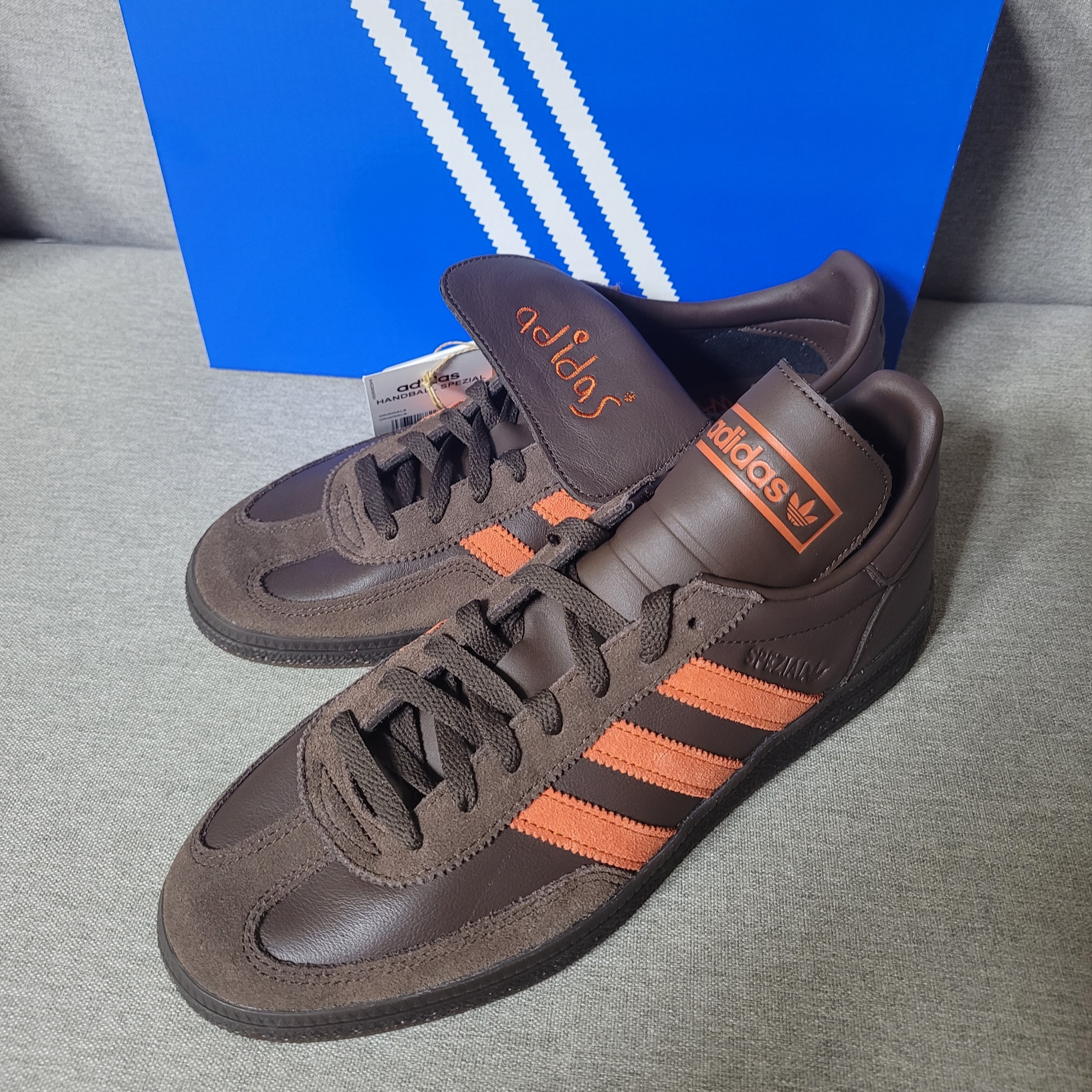 Adidas Spezial Handball Brown Collegiate Orange 착용 스타일