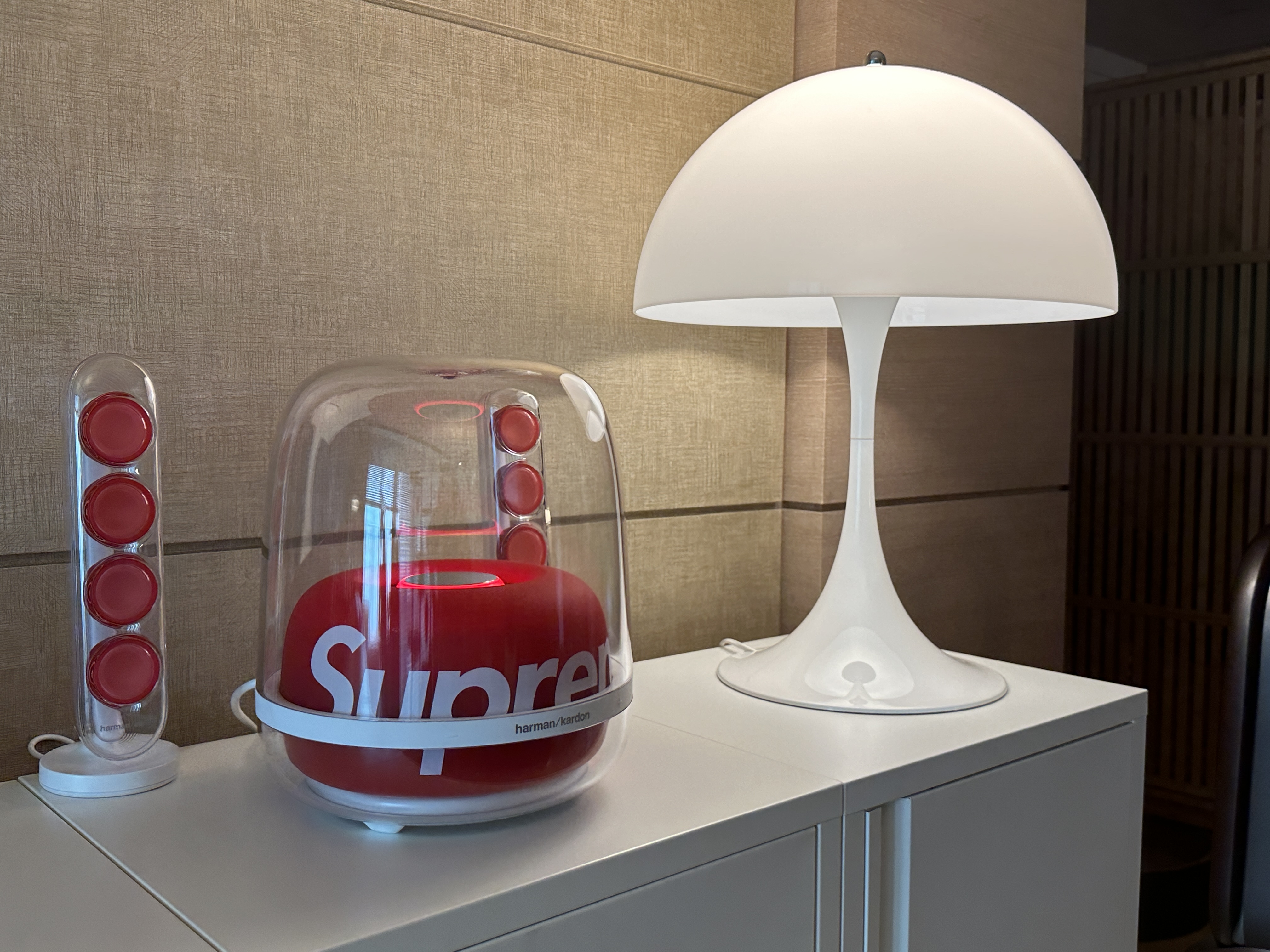 Supreme x Harman Kardon Soundsticks White (Korean Ver.) - 23FW 착용 스타일