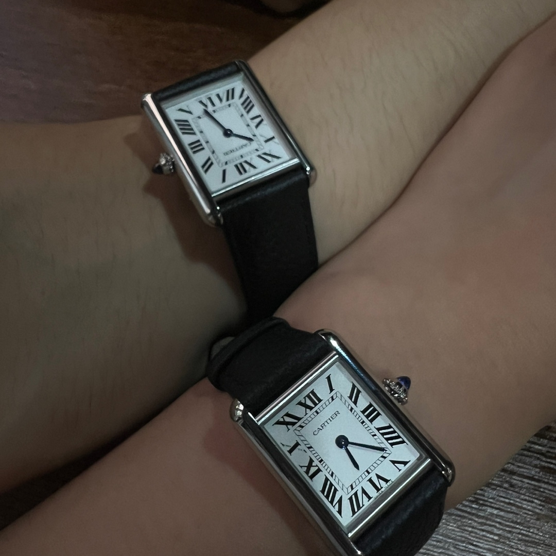 Cartier Tank Must Watch Large Quartz Steel Calfskin Black 착용 스타일 - 2