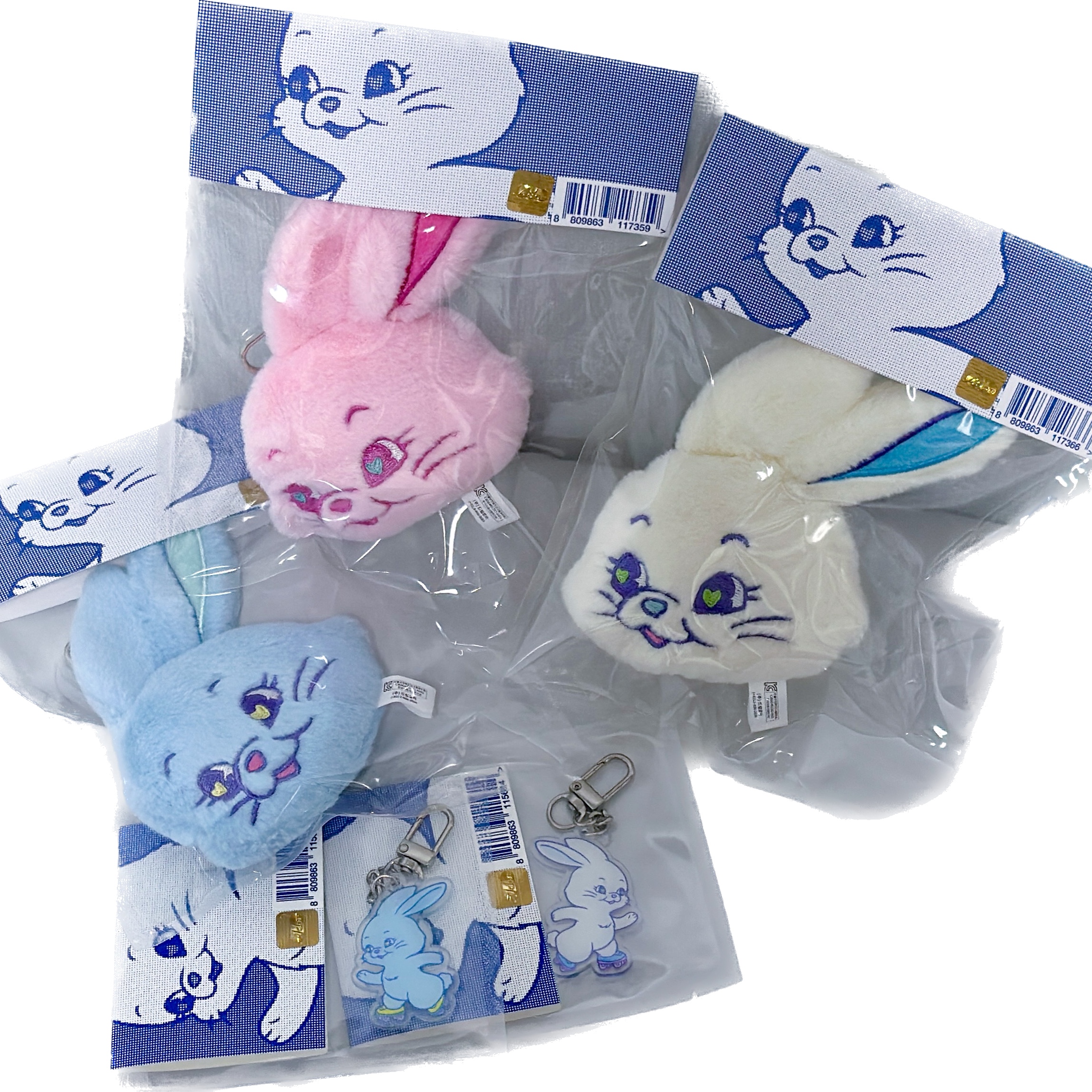 NewJeans Tokki Keyring White, NewJeans Tokki Merchandise Fluffy Keyring White 착용 스타일