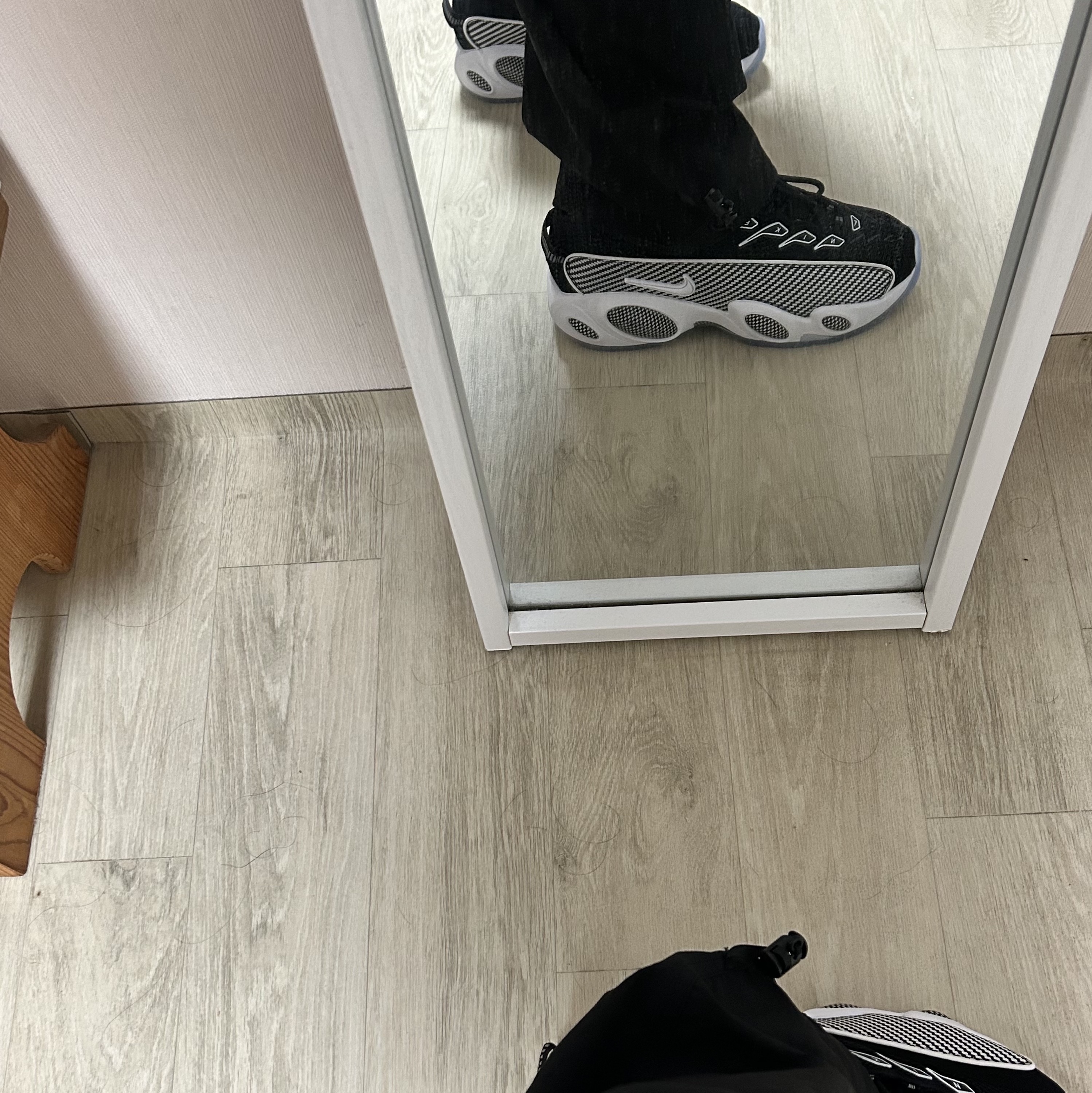 Nike x Drake Nocta Glide Black White Clear 착용 스타일 - 1
