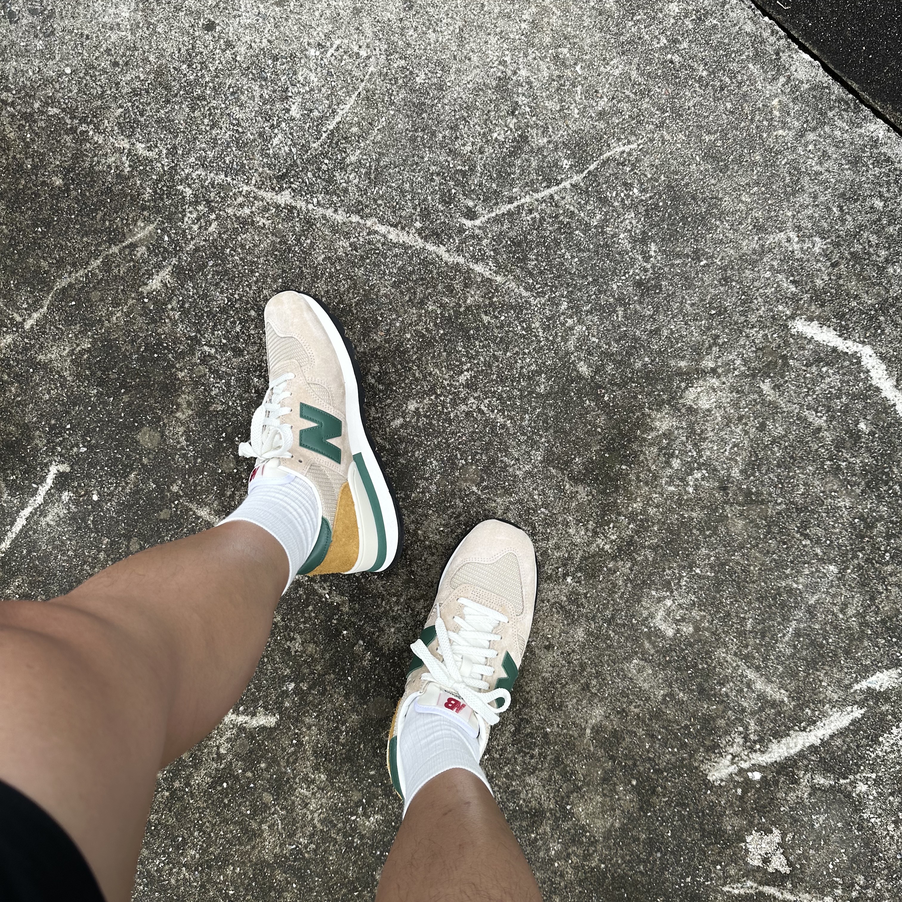 New Balance 990v1 Tan Green 착용 스타일 - 2