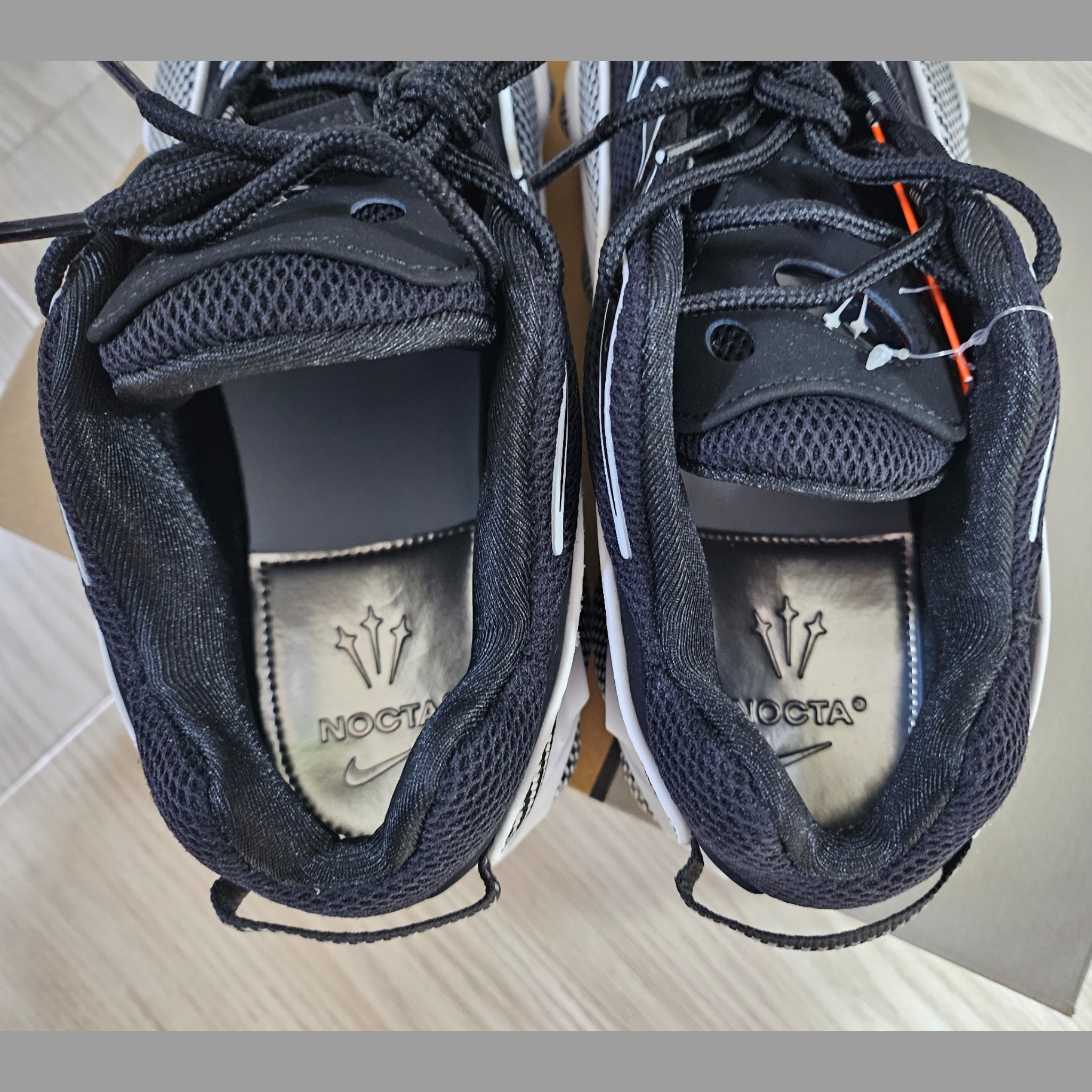 Nike x Drake Nocta Glide Black White Clear 착용 스타일 - 4