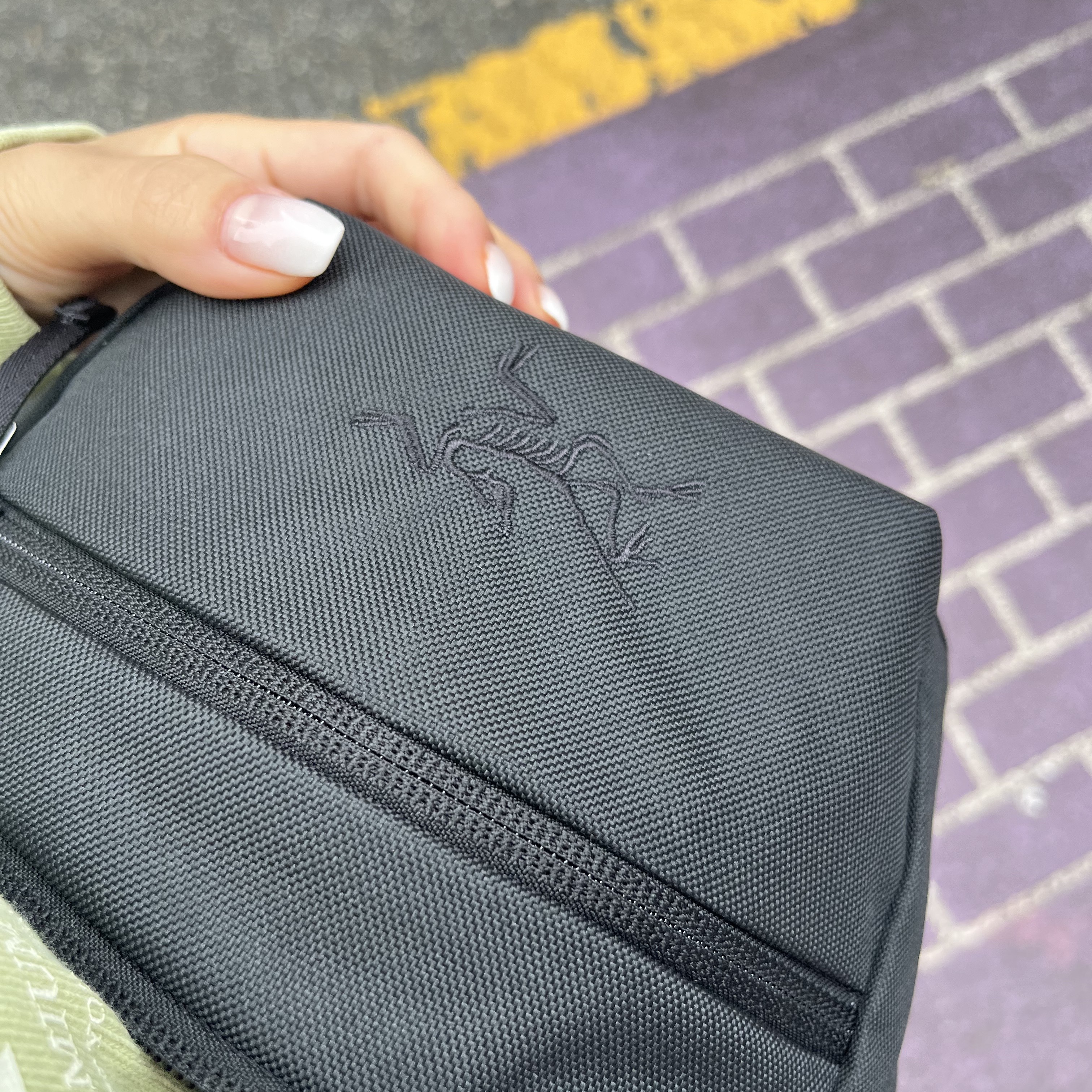 Arc'teryx Mantis 1 Waistpack Black II 착용 스타일