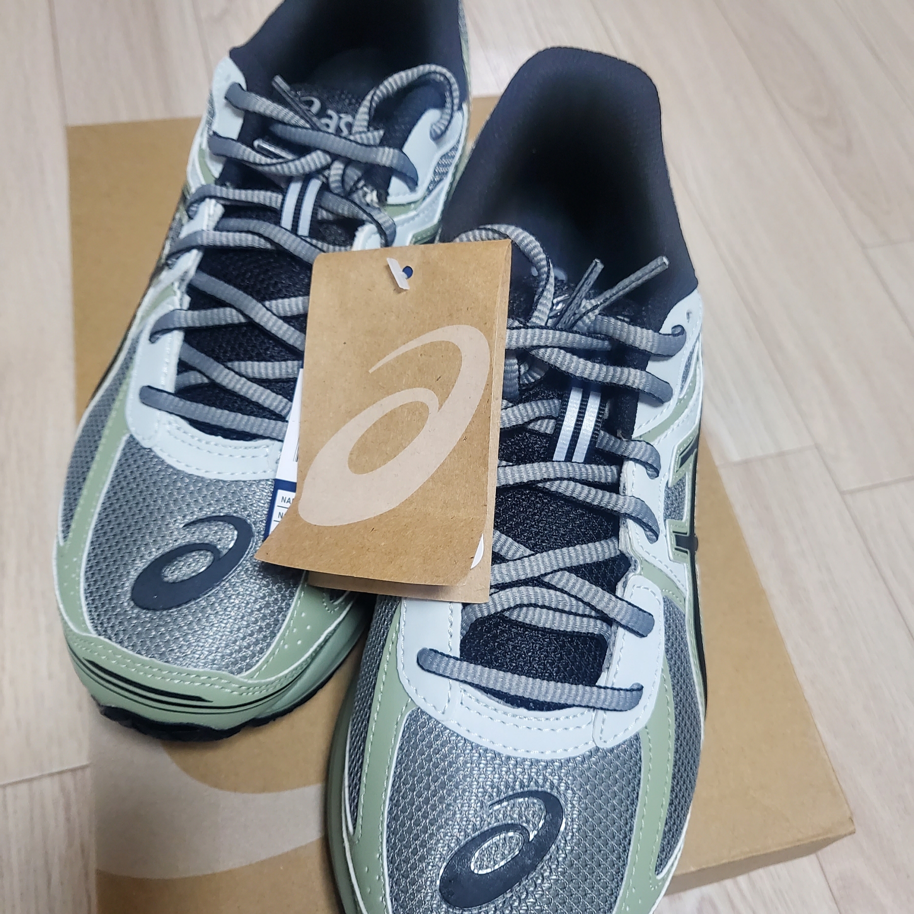 Asics Jog 100 S Sheet Rock - 2E Wide 착용 스타일 - 1