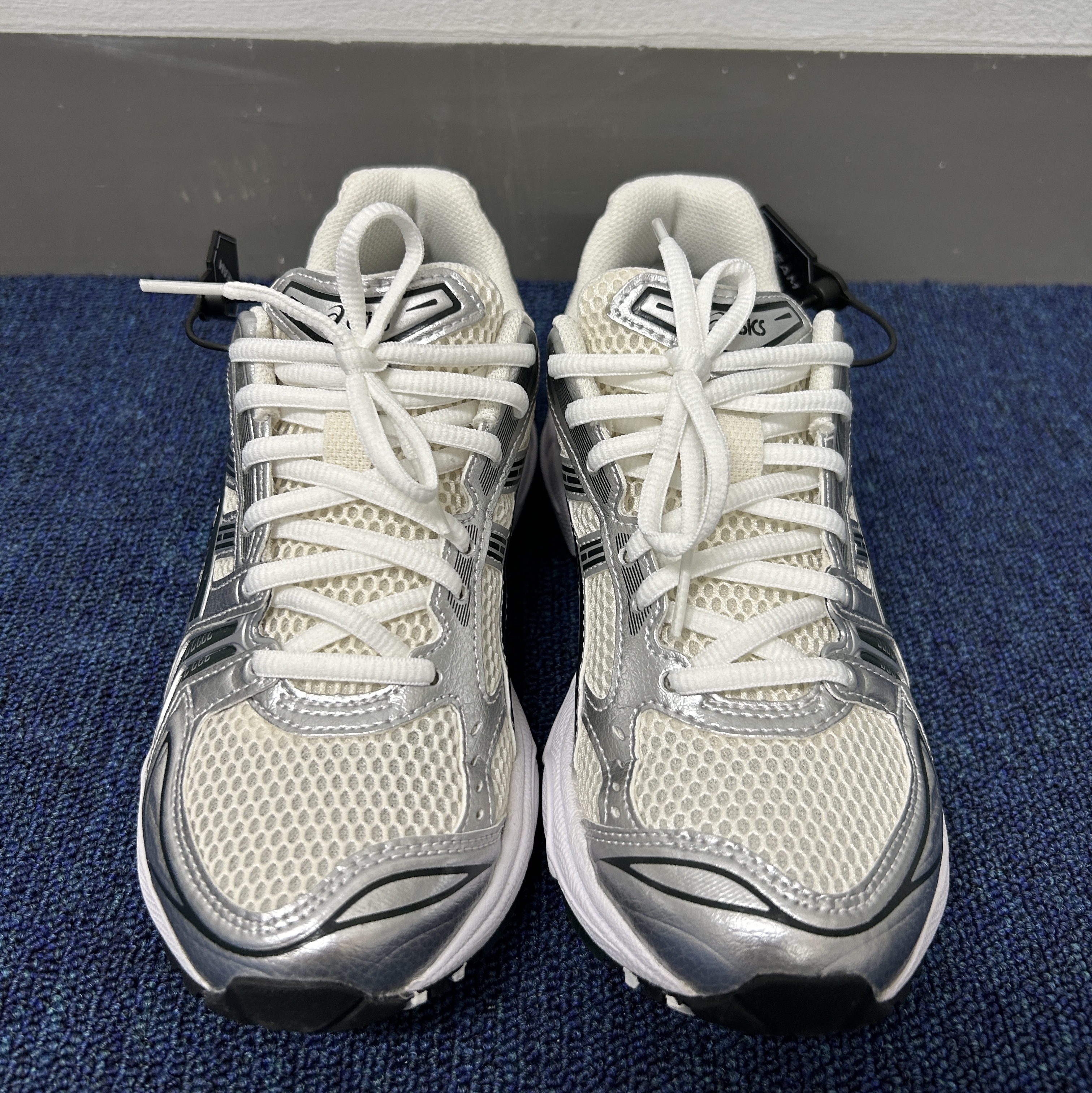 Asics x Kith Gel-Kayano 14 Cream Scarab 착용 스타일 - 2