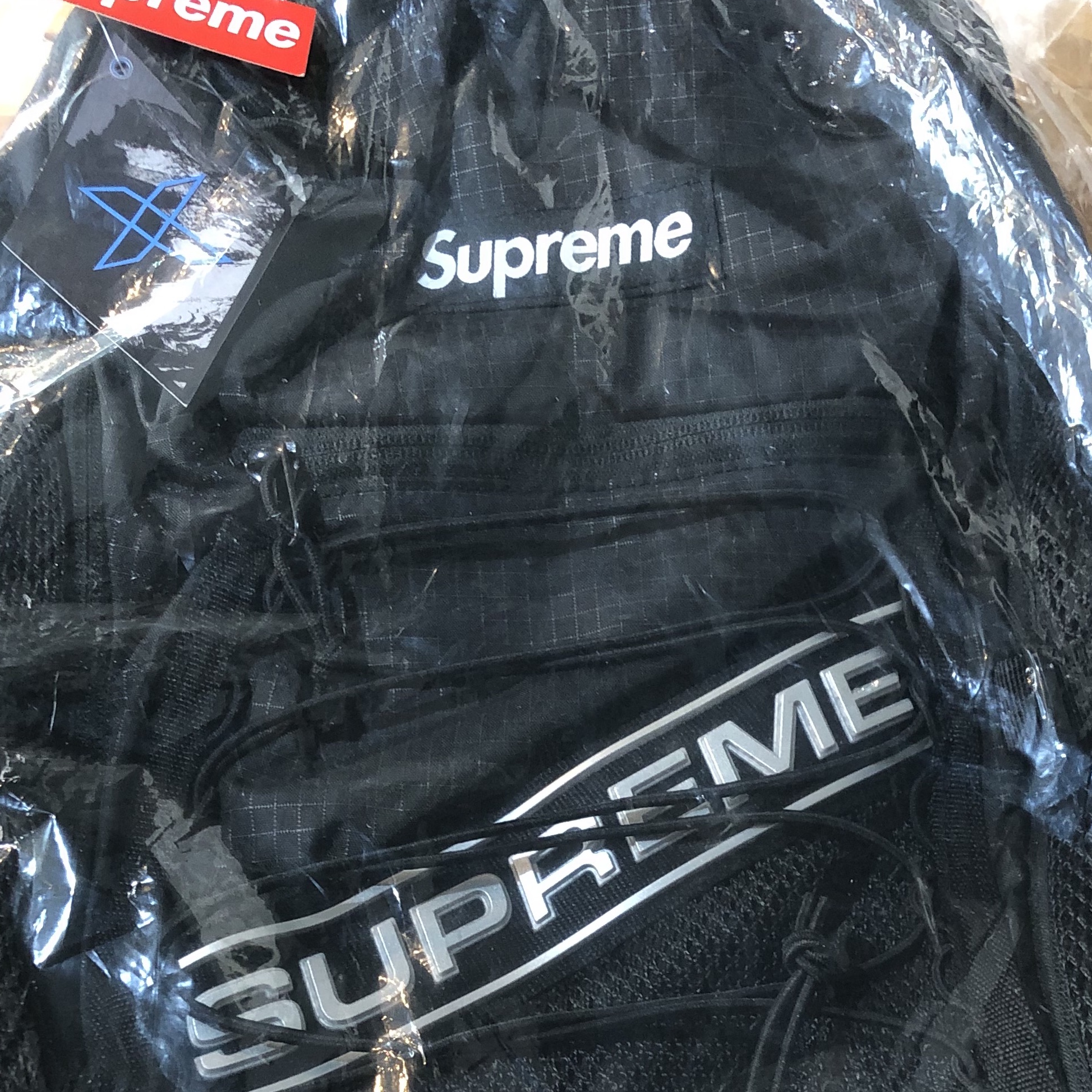Supreme Backpack Black - 23FW 착용 스타일