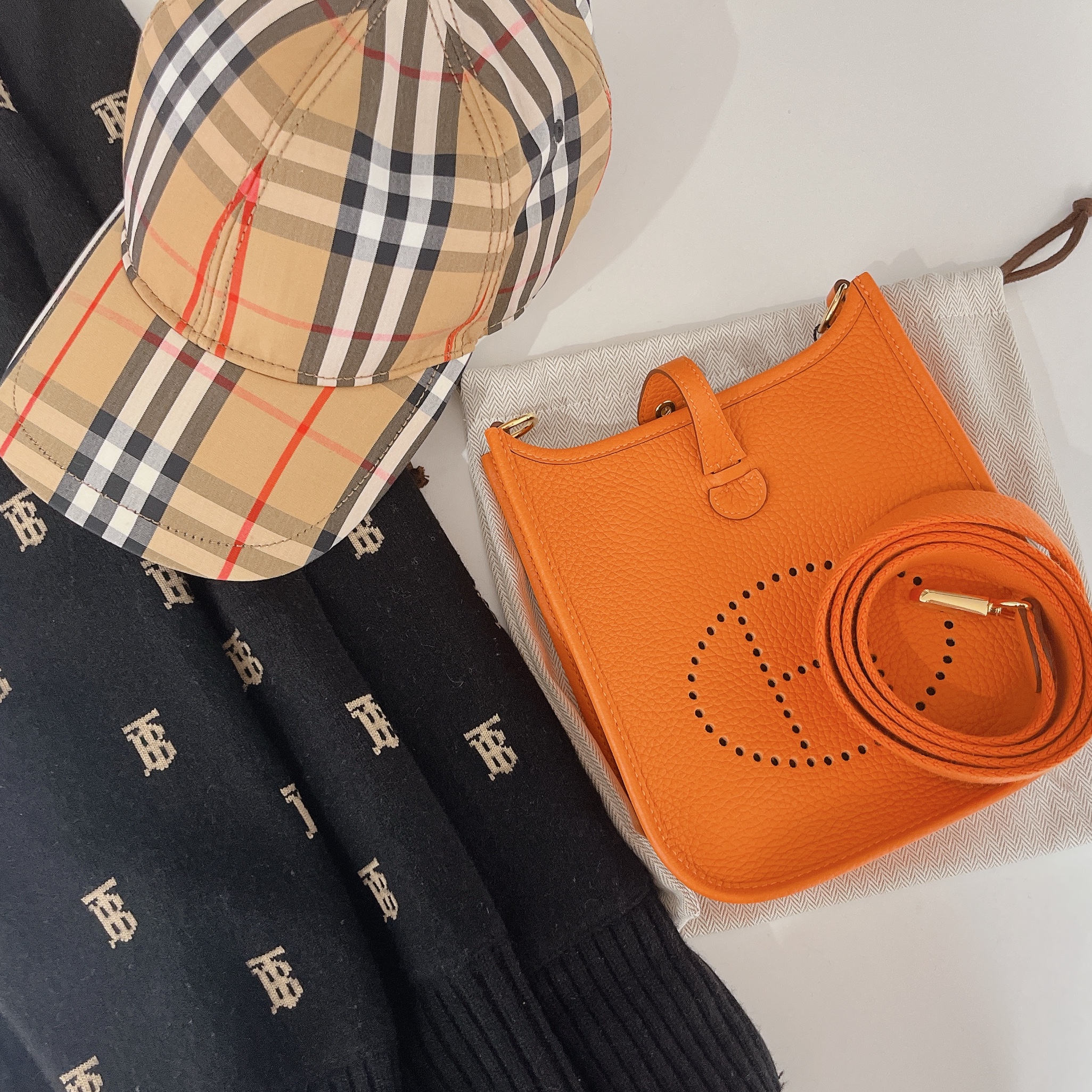 (W) Burberry Monogram Wool Cashmere Blend Oversized Cardigan Black, Hermes Evelyne 16 Amazone Bag Clemence & Gold Orange 착용 스타일