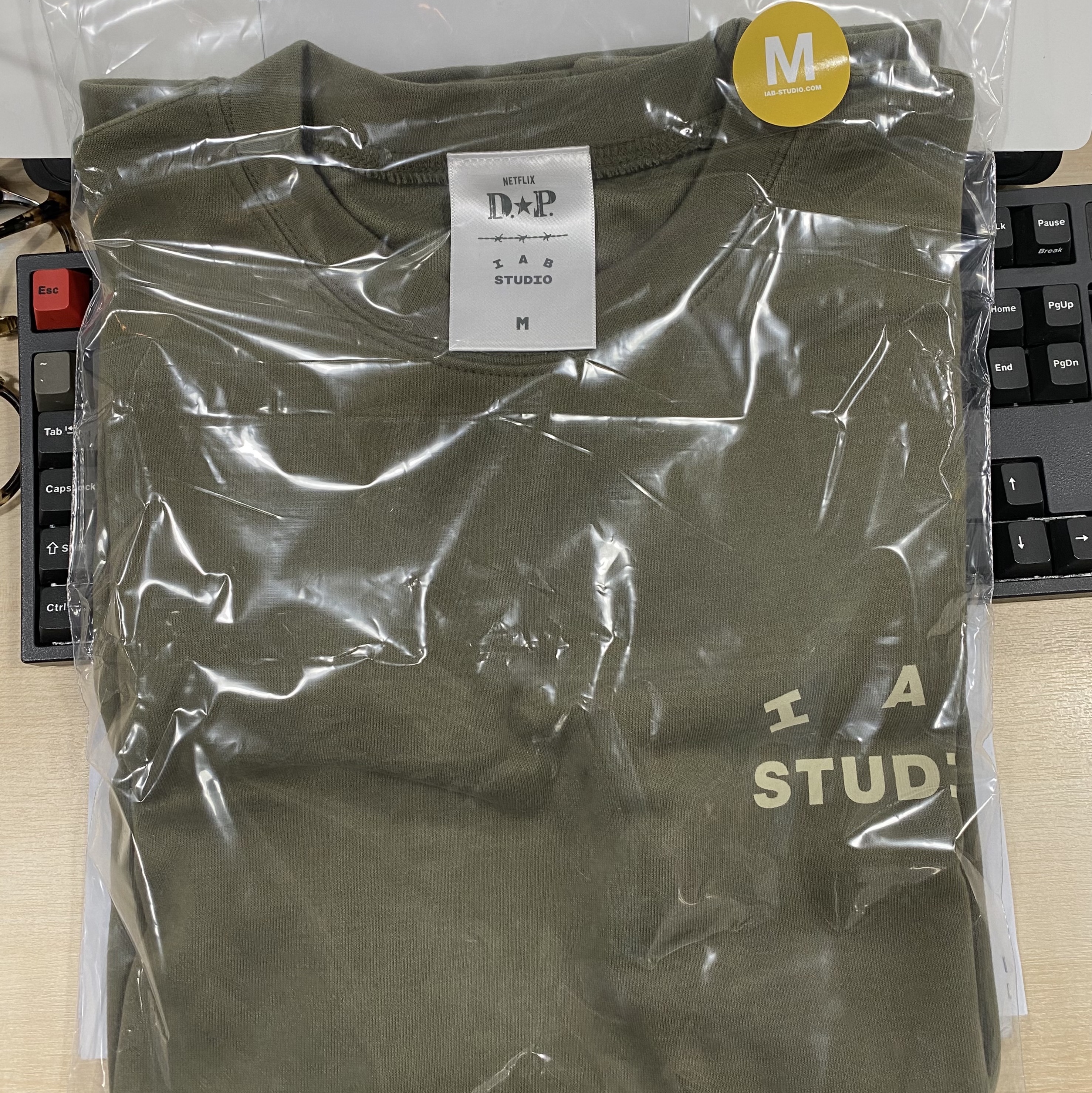 IAB Studio x D.P. T-Shirt Army Green 착용 스타일