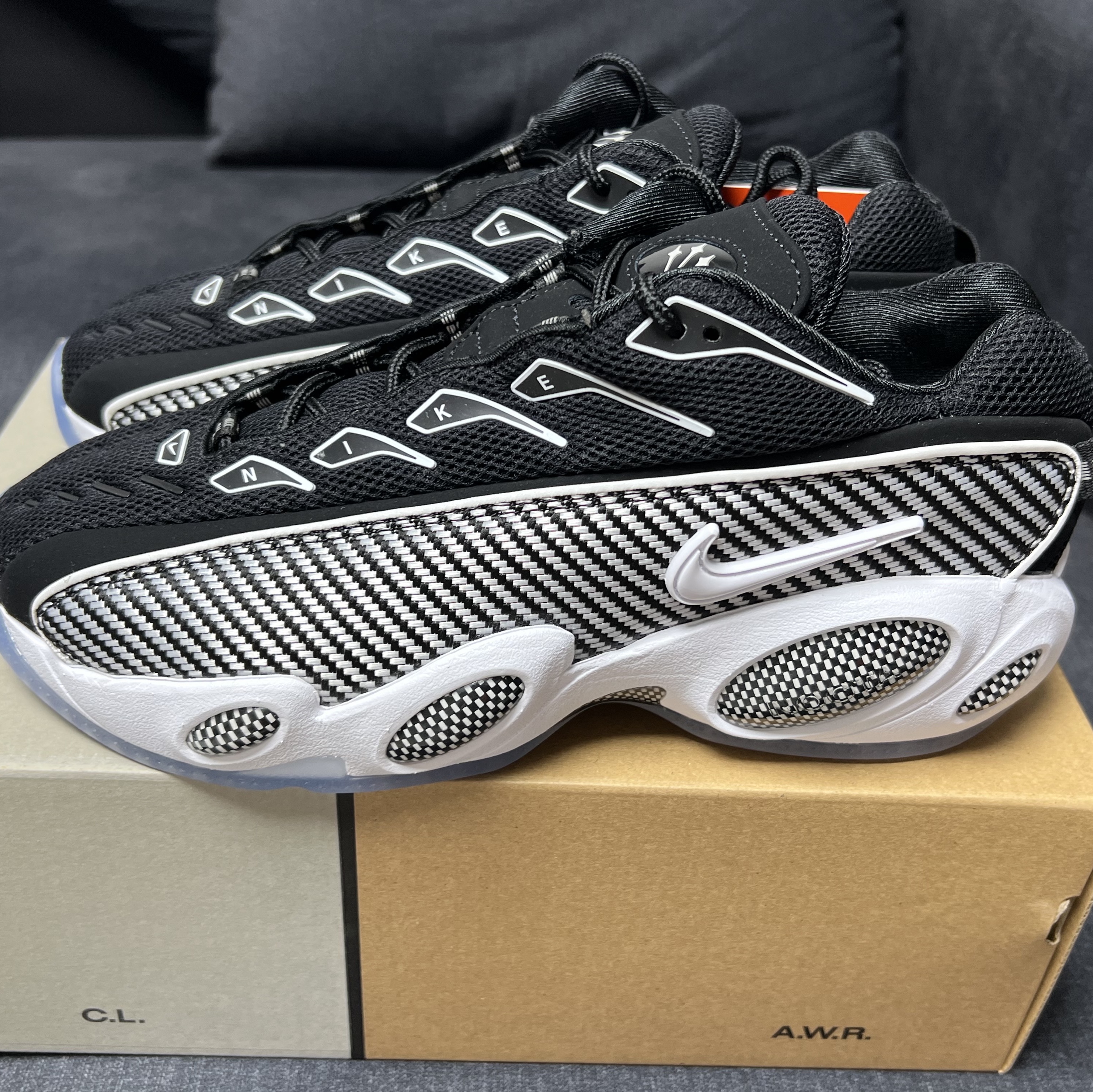 Nike x Drake Nocta Glide Black White Clear 착용 스타일 - 3