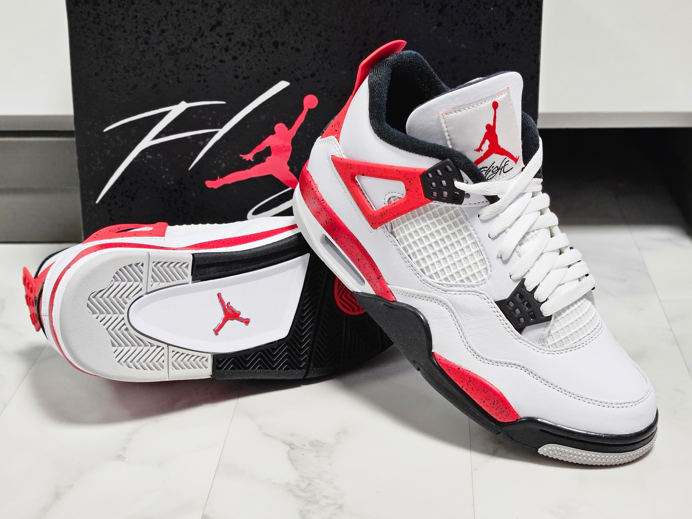 Jordan 4 Retro Red Cement 착용 스타일 - 2