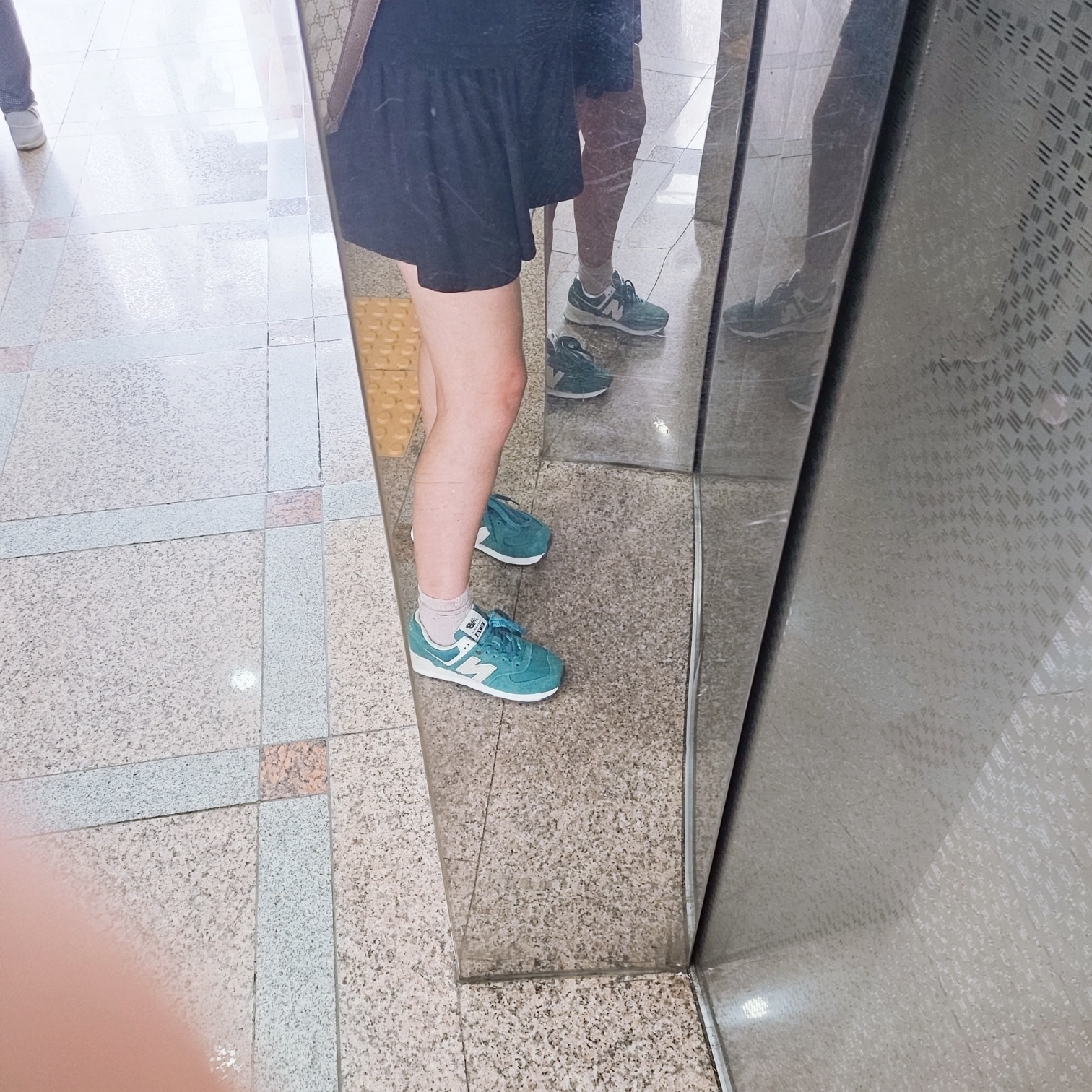 New Balance 574 Classics Reimagined Green 착용 스타일 - 2