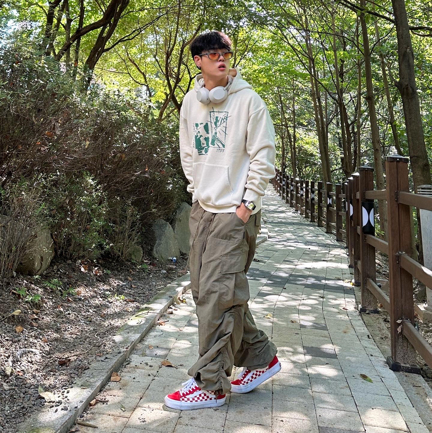 Vans x Supreme x Swarovski Old Skool Red 착용 스타일