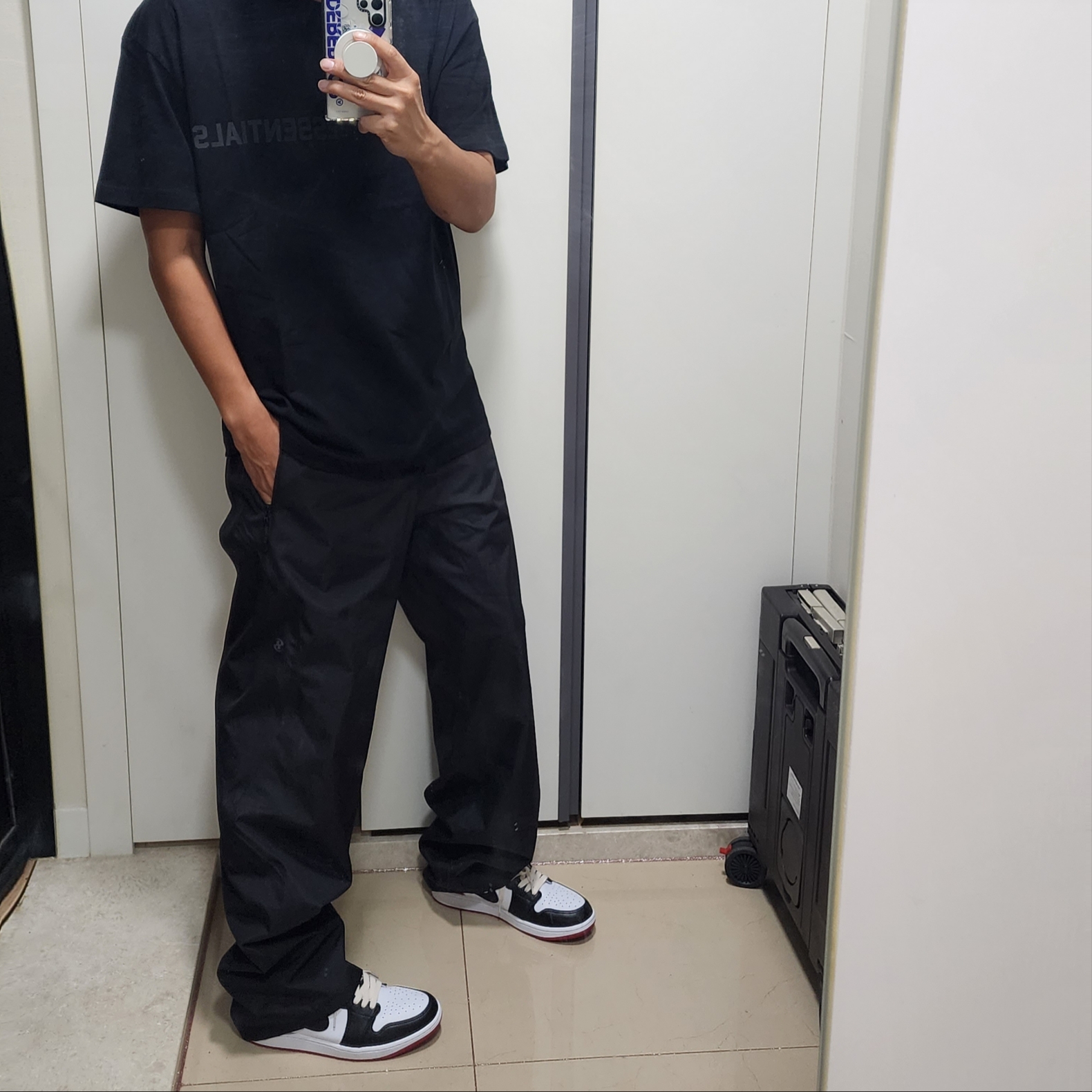 Jordan 1 Retro Low OG Black Toe 착용 스타일 - 3