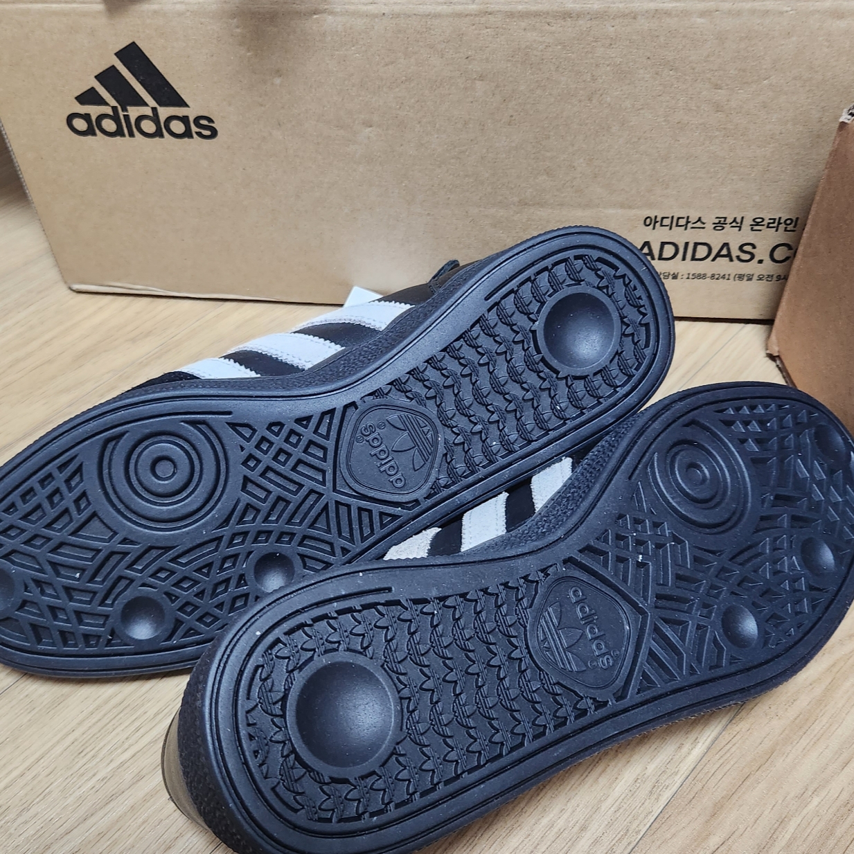 Adidas Spezial Handball Core Black Cloud White 착용 스타일 - 4