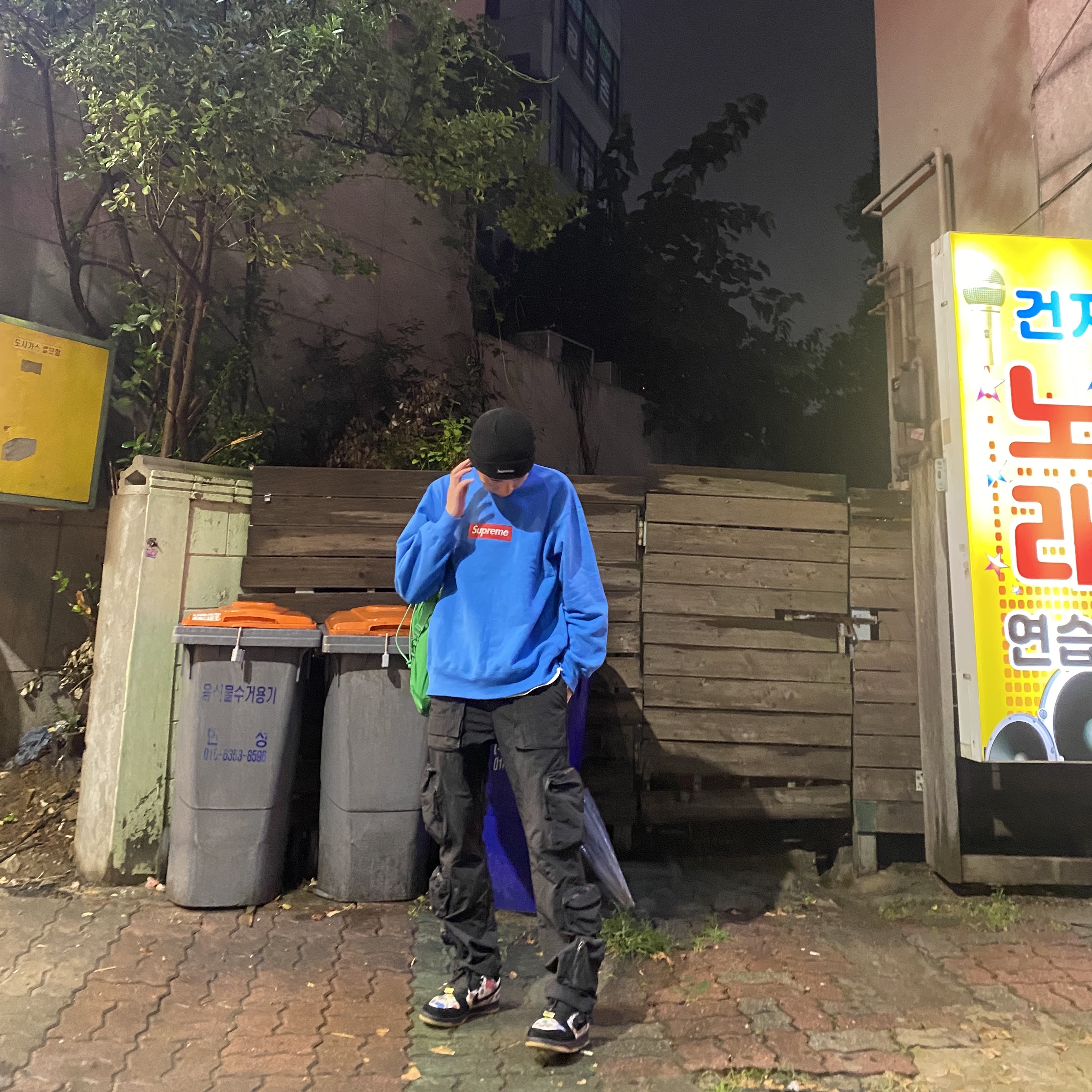 Supreme Box Logo Crewneck Blue - 22FW, Supreme Loose Gauge Beanie Black 착용 스타일 - 1