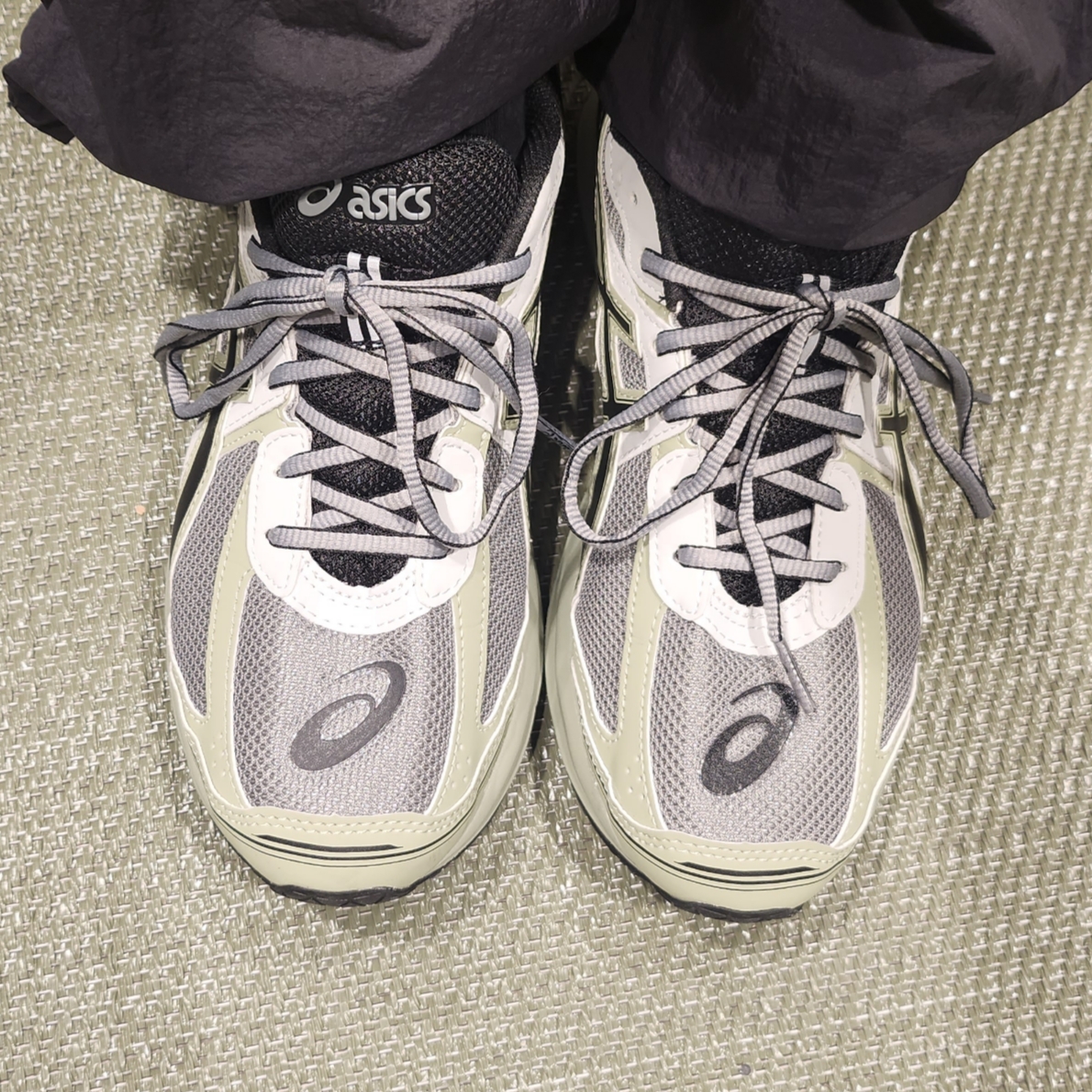 Asics Jog 100 S Sheet Rock - 2E Wide 착용 스타일 - 2