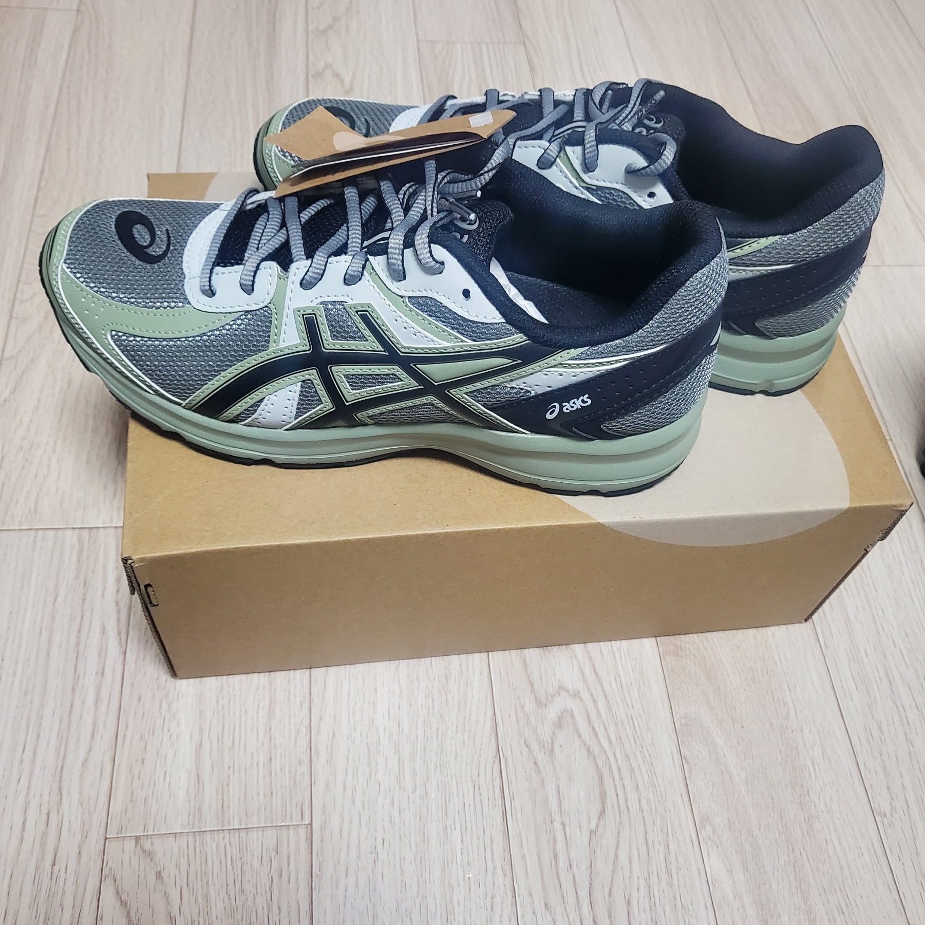 Asics Jog 100 S Sheet Rock - 2E Wide 착용 스타일 - 3