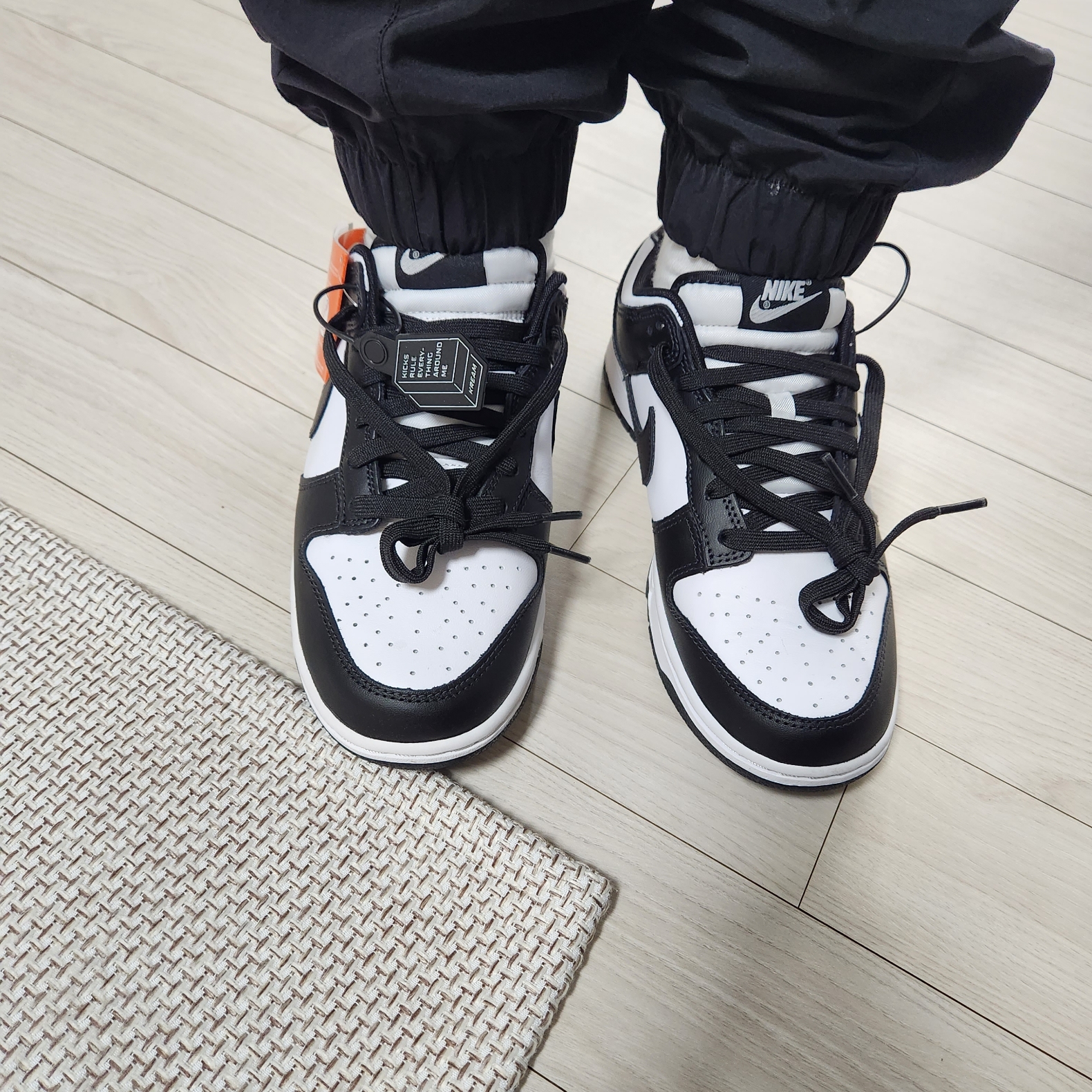 Nike Dunk Low Retro Black 착용 스타일 - 1