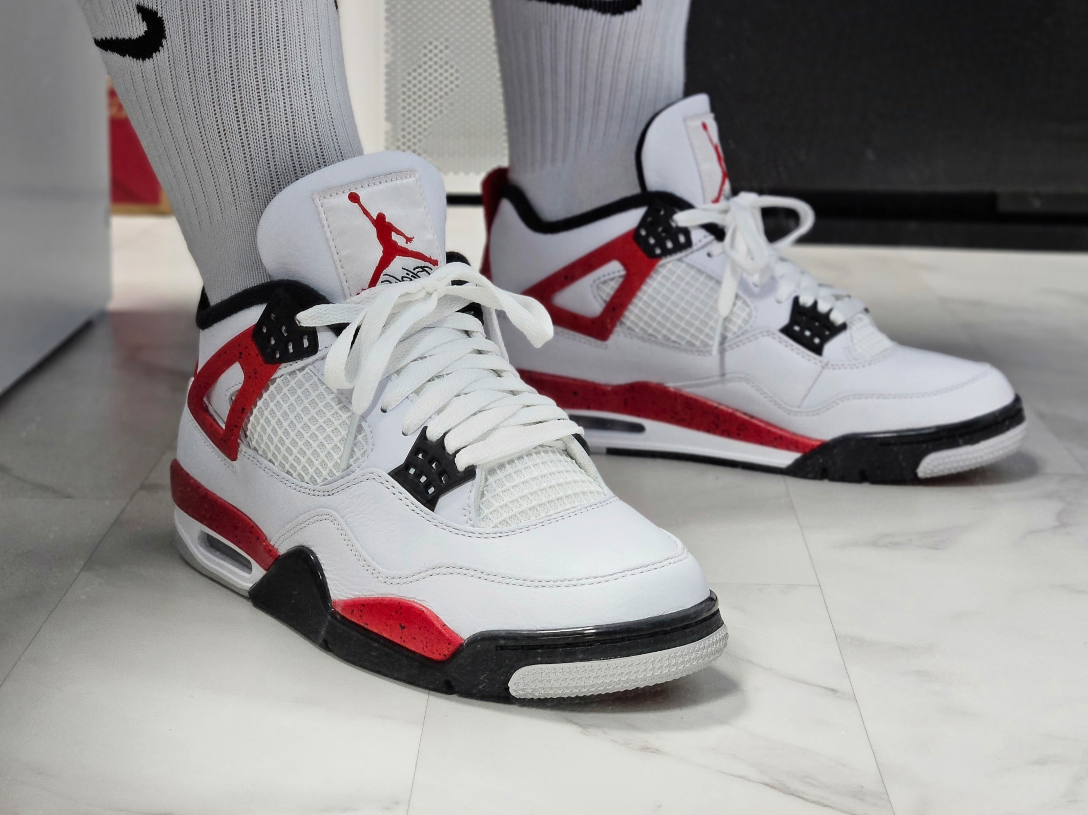 Jordan 4 Retro Red Cement 착용 스타일 - 3