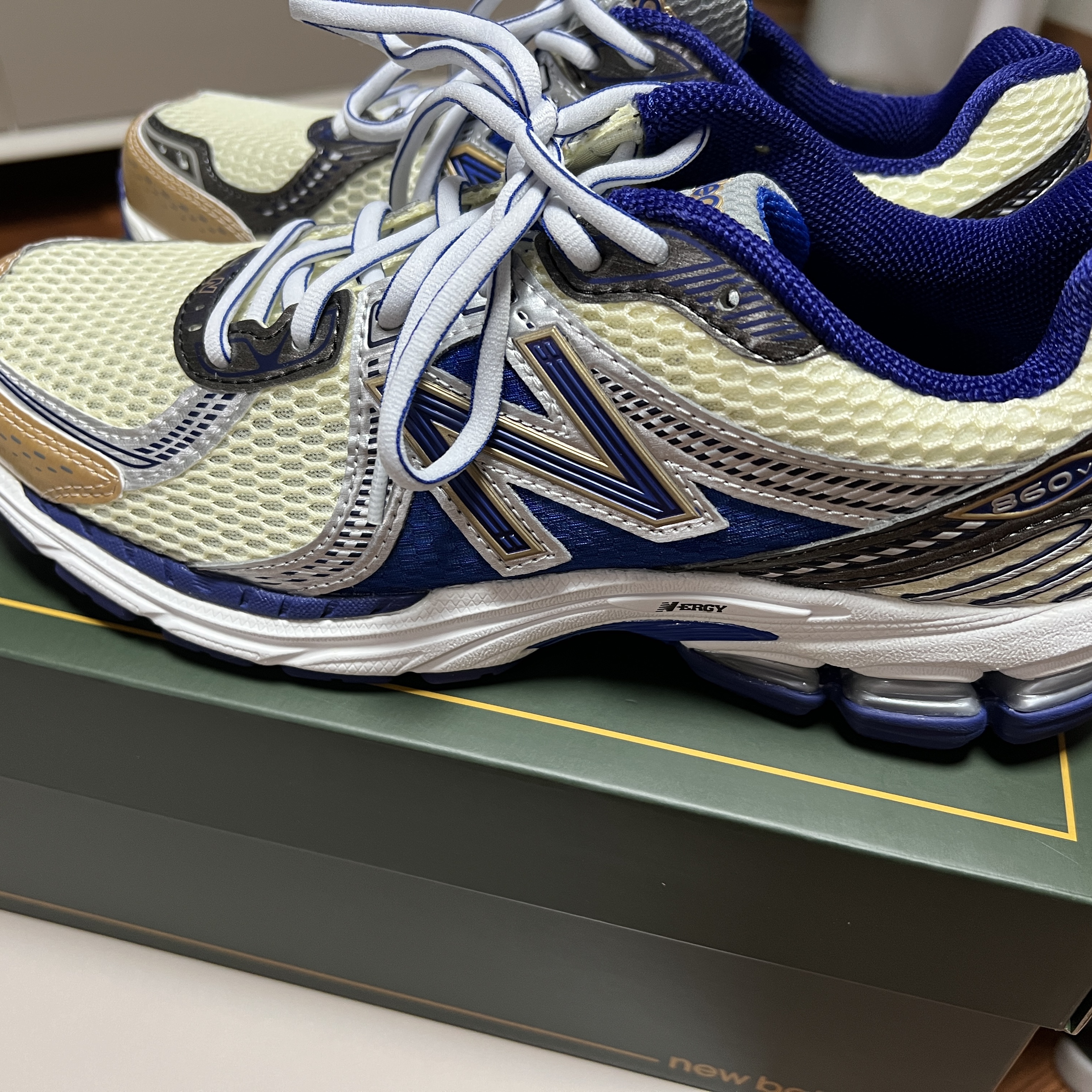 New Balance x Aime Leon Dore 860v2 Blue 착용 스타일 - 1