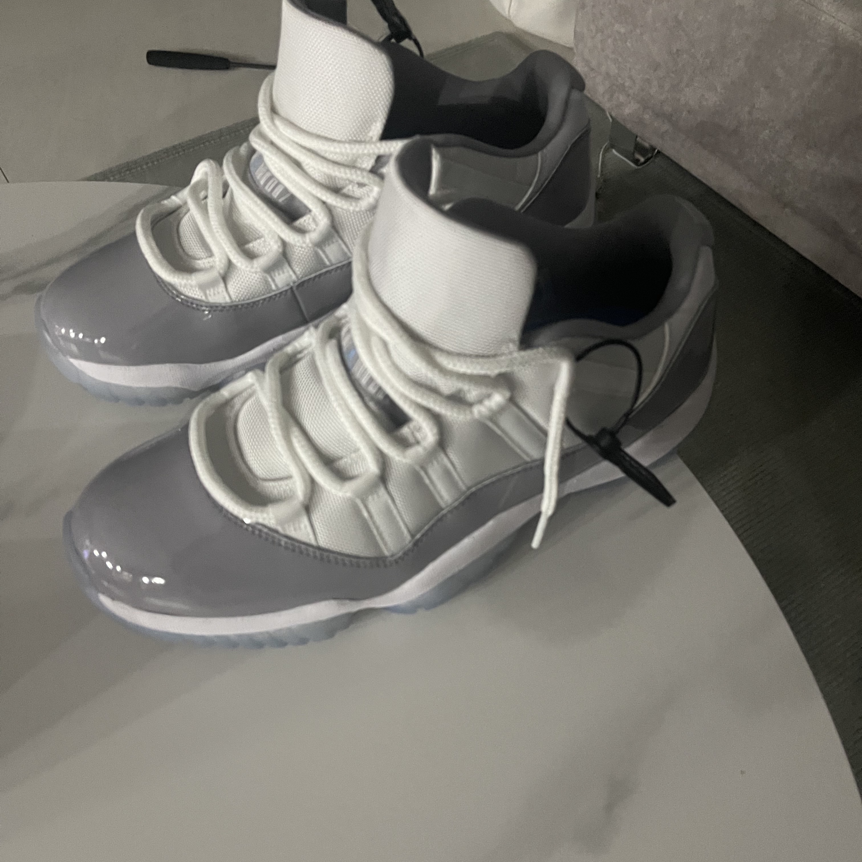 Jordan 11 Retro Low Cement Grey 착용 스타일