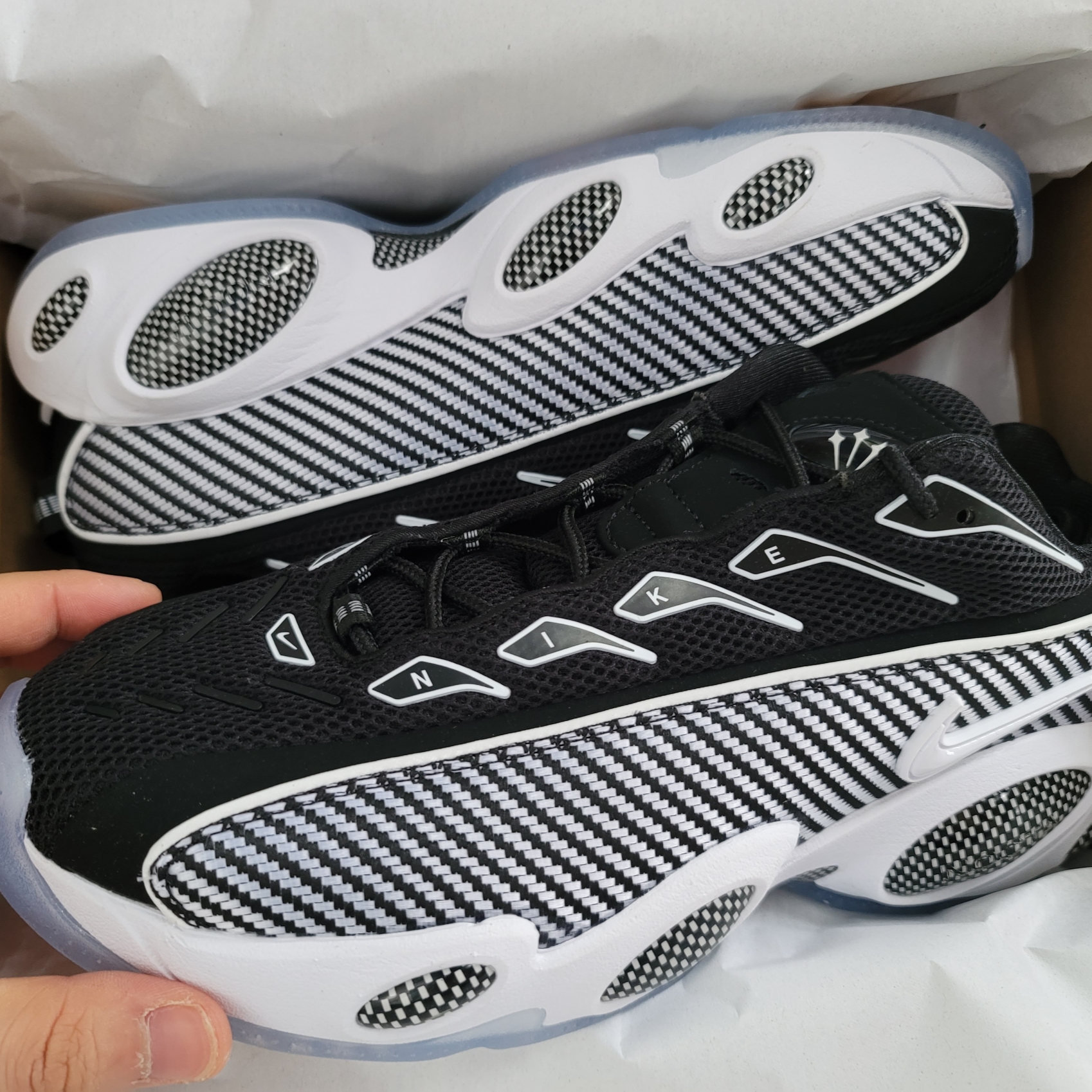 Nike x Drake Nocta Glide Black White Clear 착용 스타일 - 2