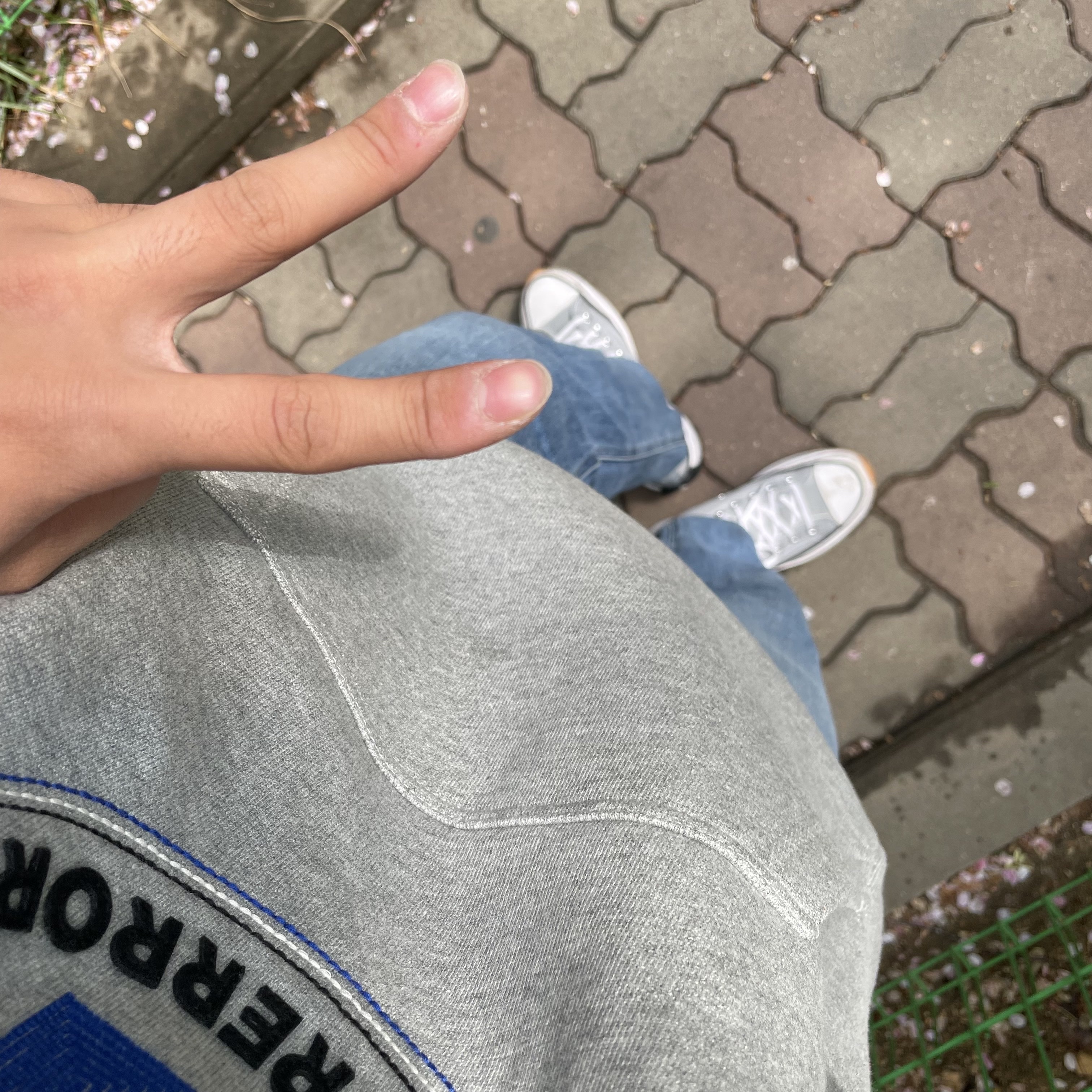 Converse x Ader Error Shapes Pullover Hoodie Vintage Grey Heather 착용 스타일 - 2
