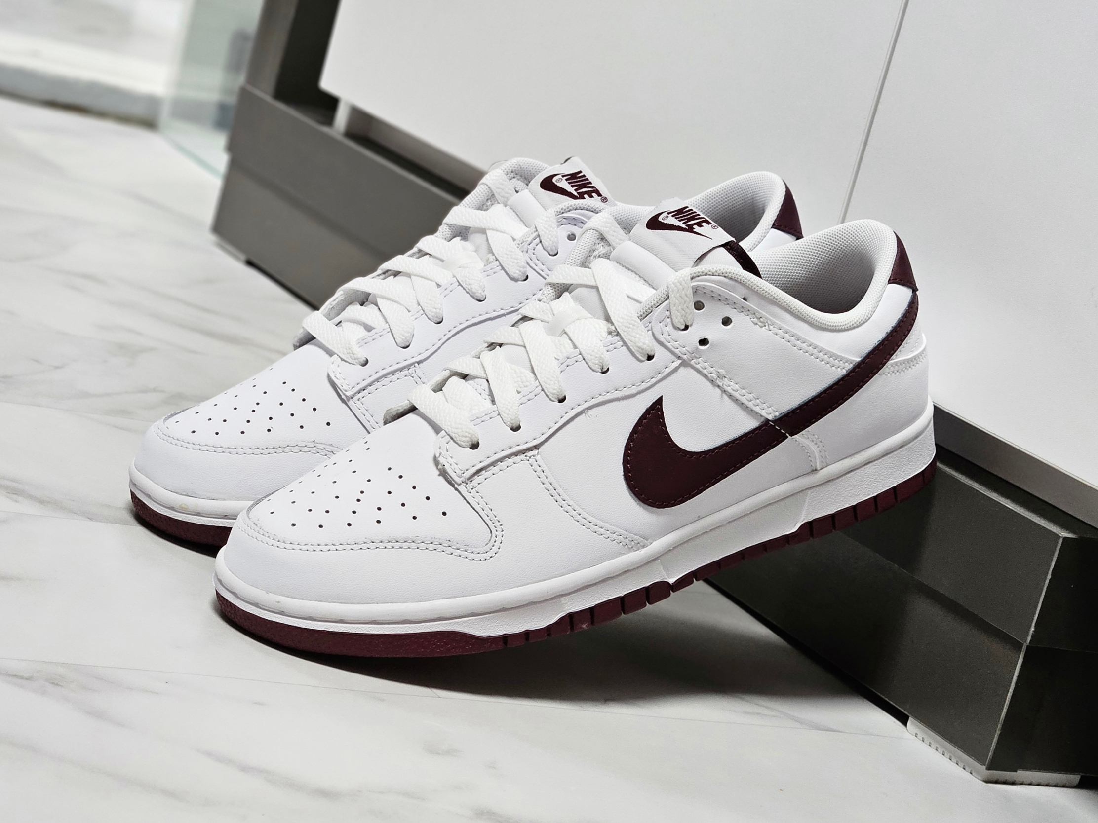 Nike Dunk Low White Night Maroon 착용 스타일 - 1