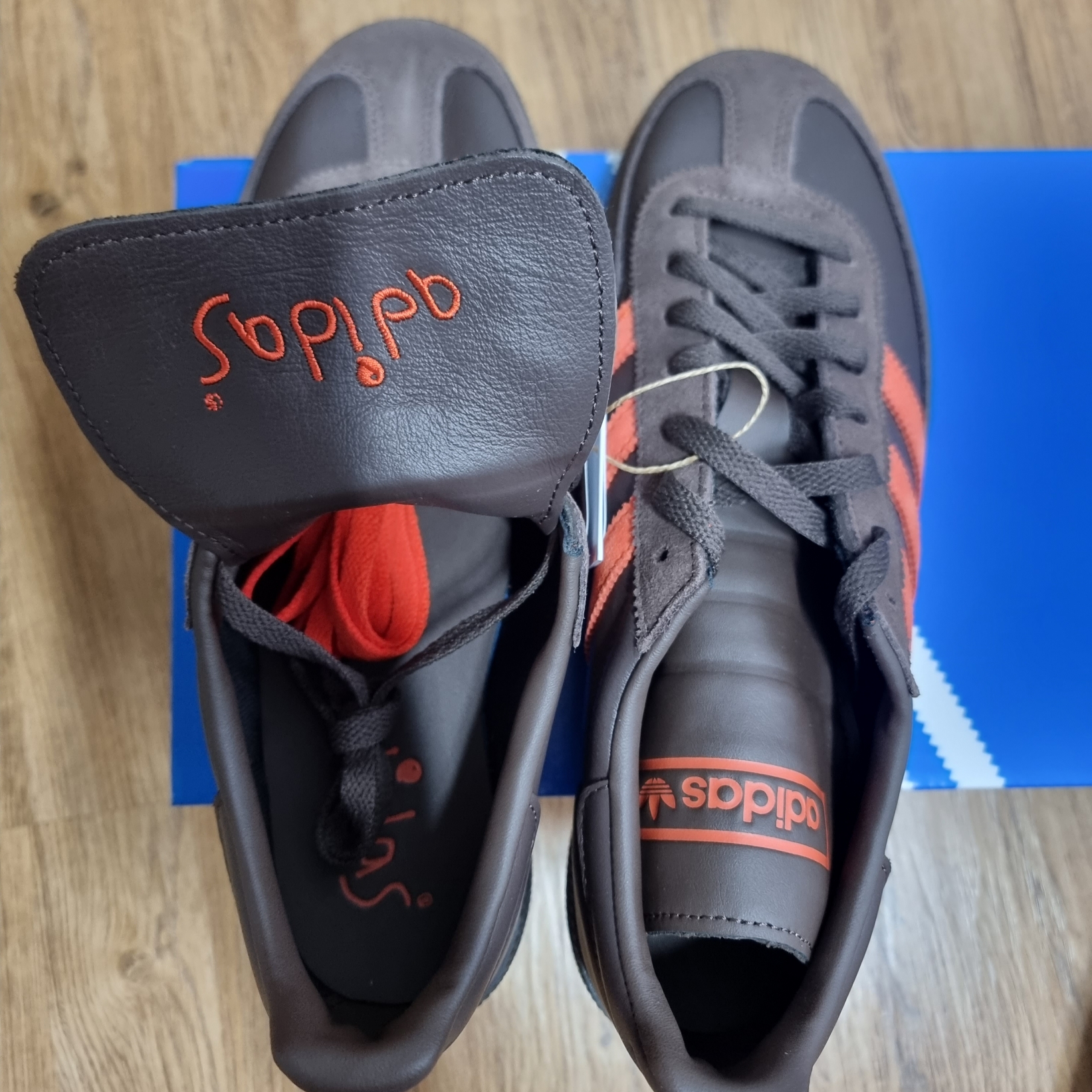 Adidas Spezial Handball Brown Collegiate Orange 착용 스타일 - 2